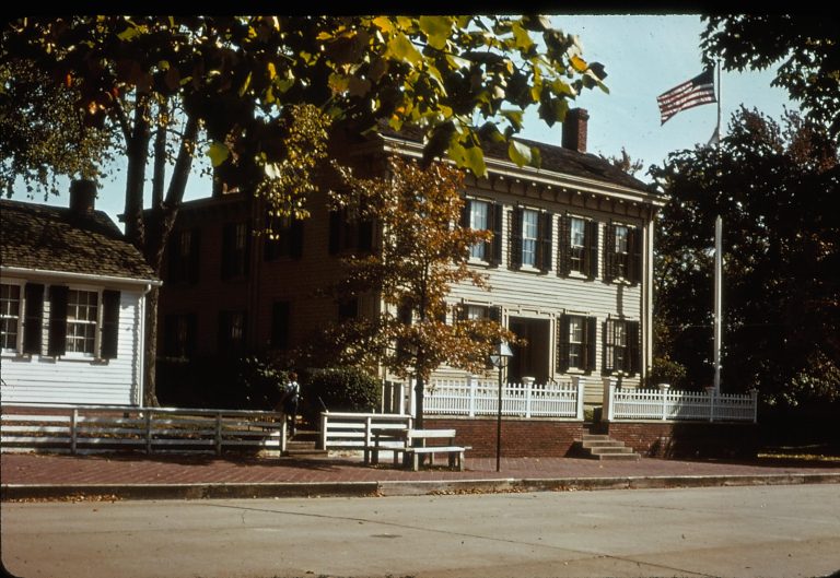 NA A-5 Lincoln, home