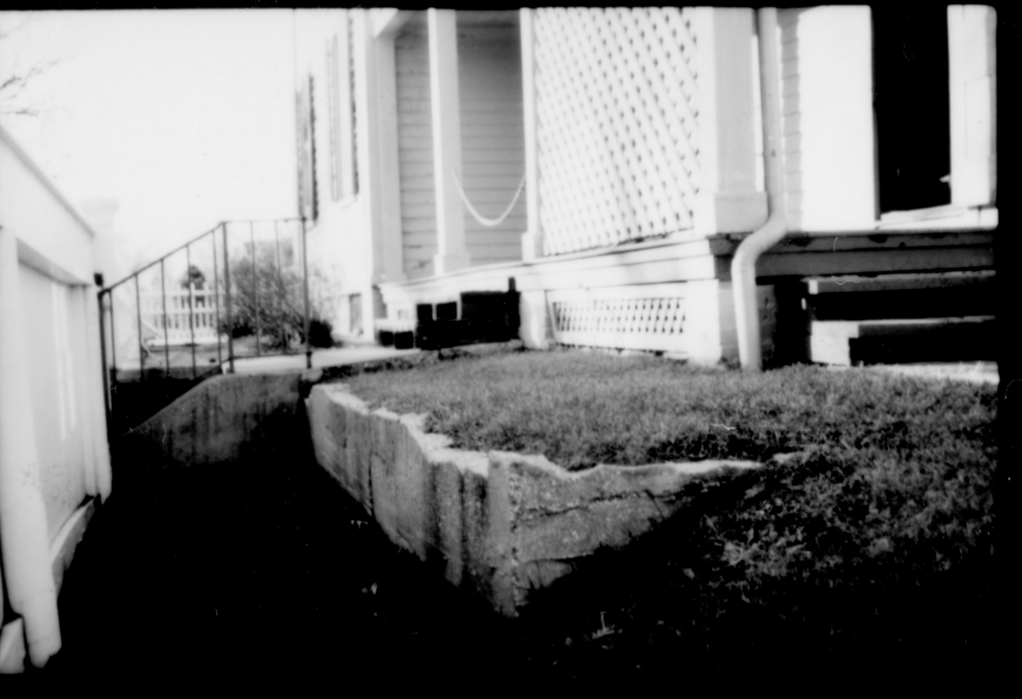 NA Historic LIHO Photographs prior to restoration Lincoln, Home, south, yard