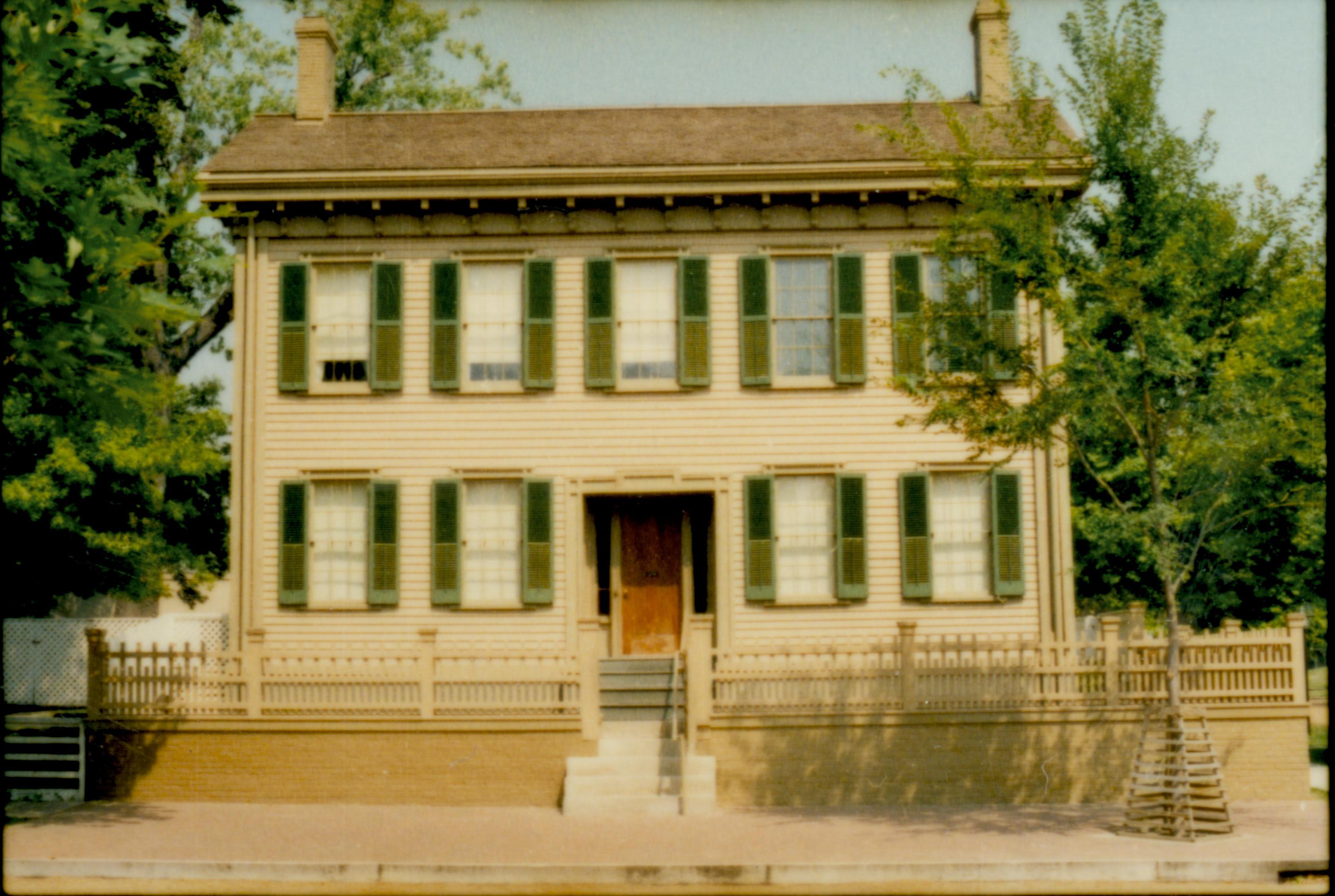 NA file no. 19 Lincoln, home, front