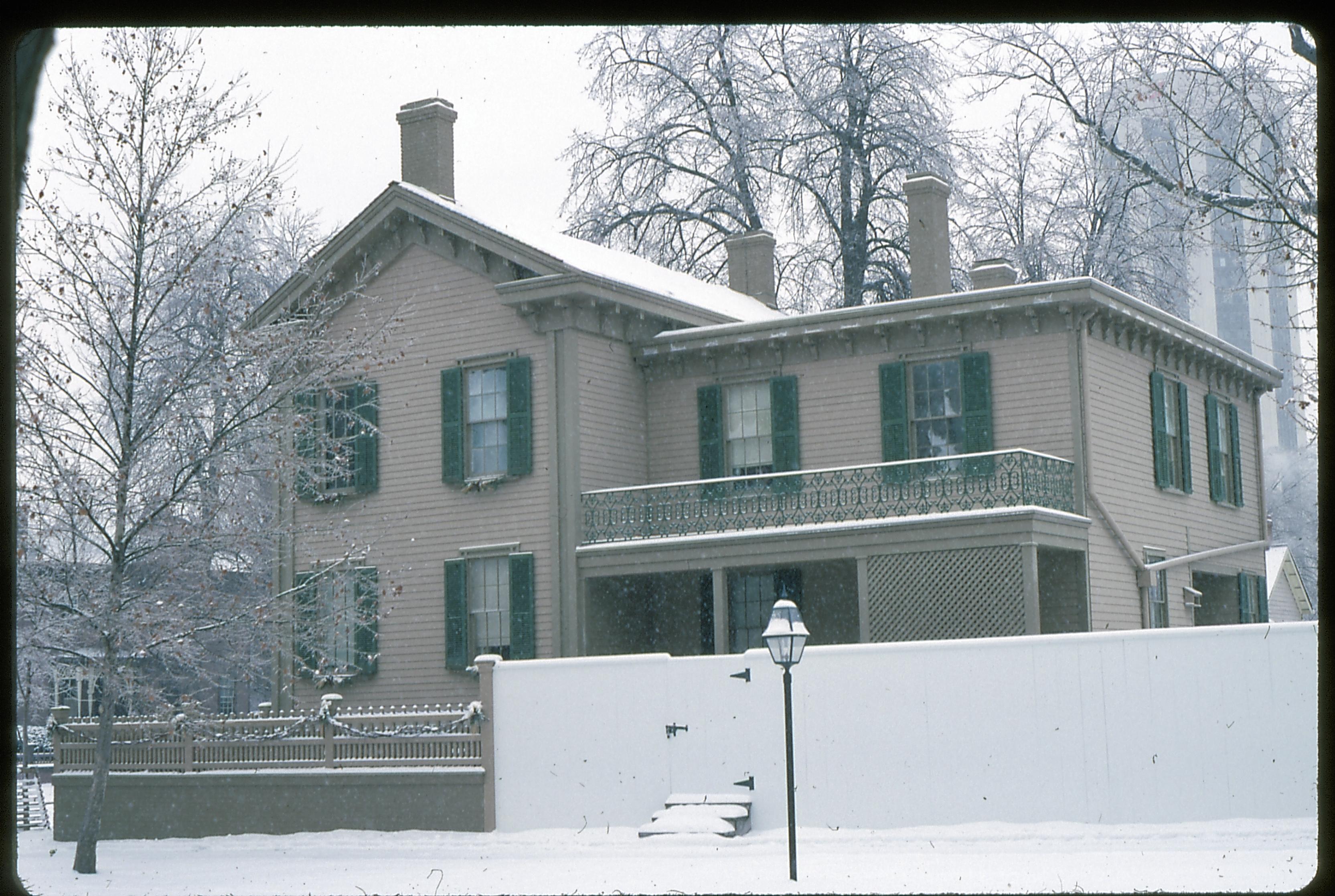 NA Lincoln, home, snow