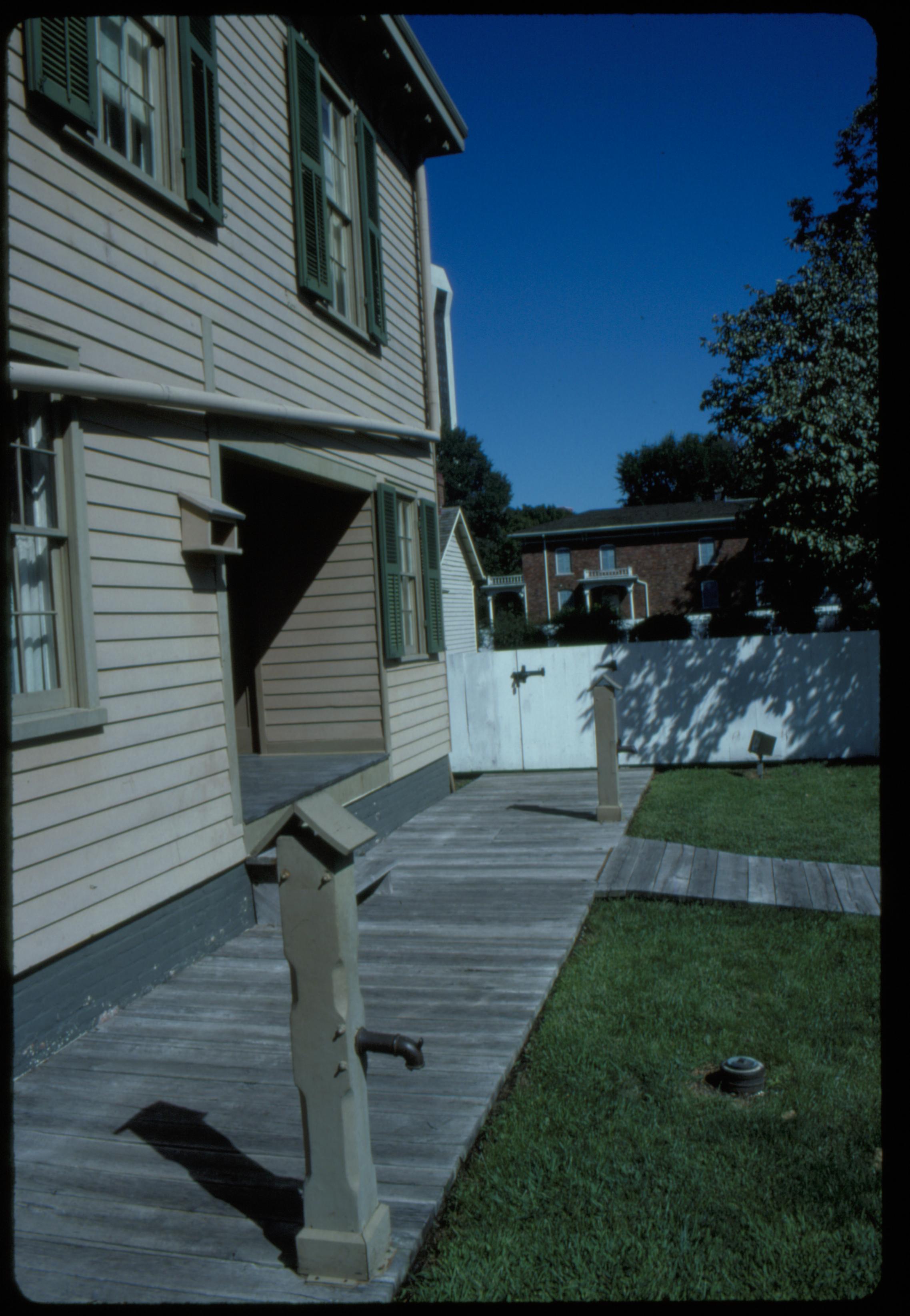 NA Lincoln, home, rear view