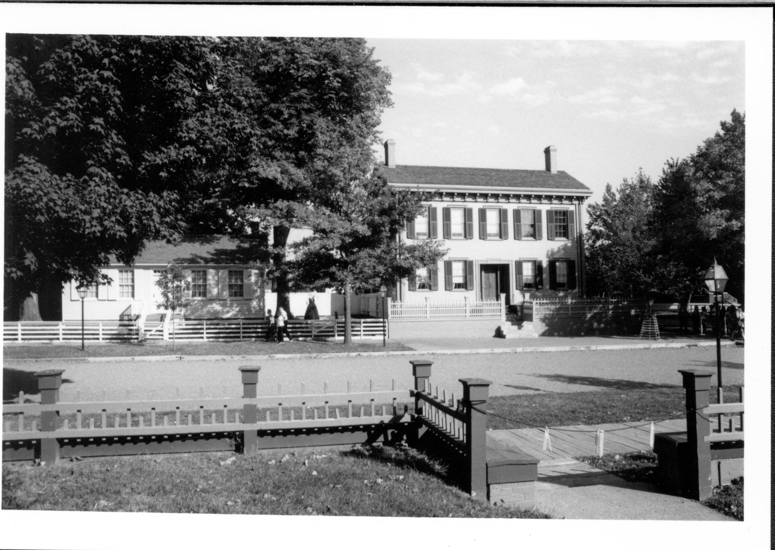 NA Lincoln, home, front