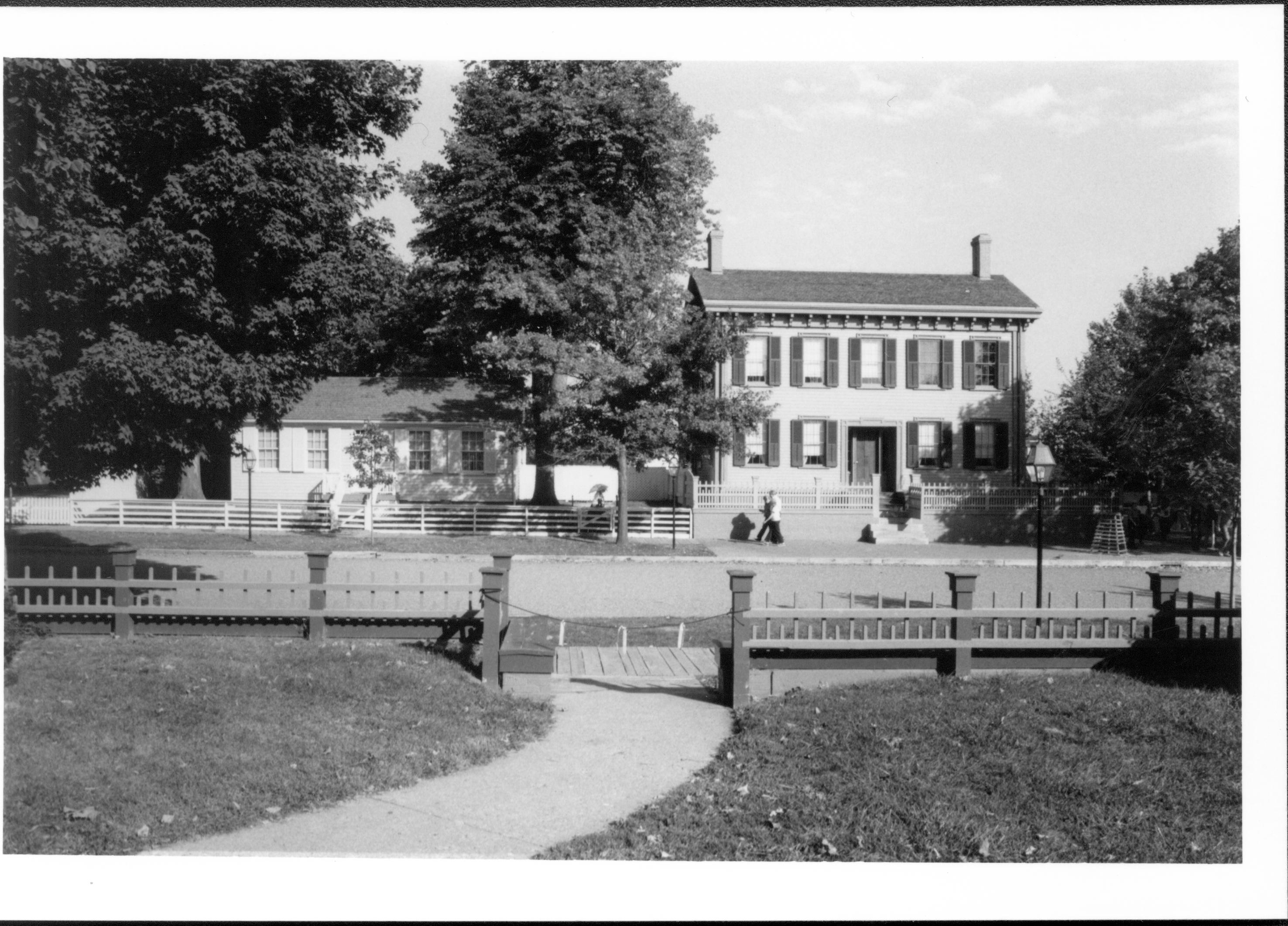 NA Lincoln, home, front