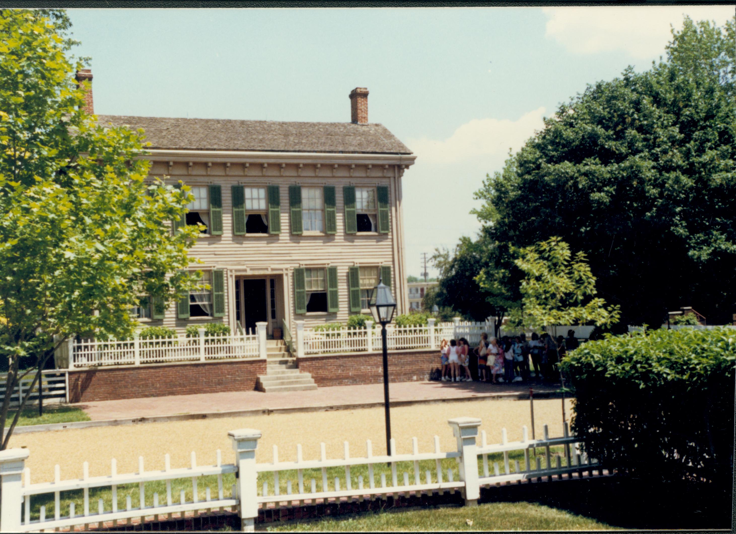 NA Lincoln, home, front