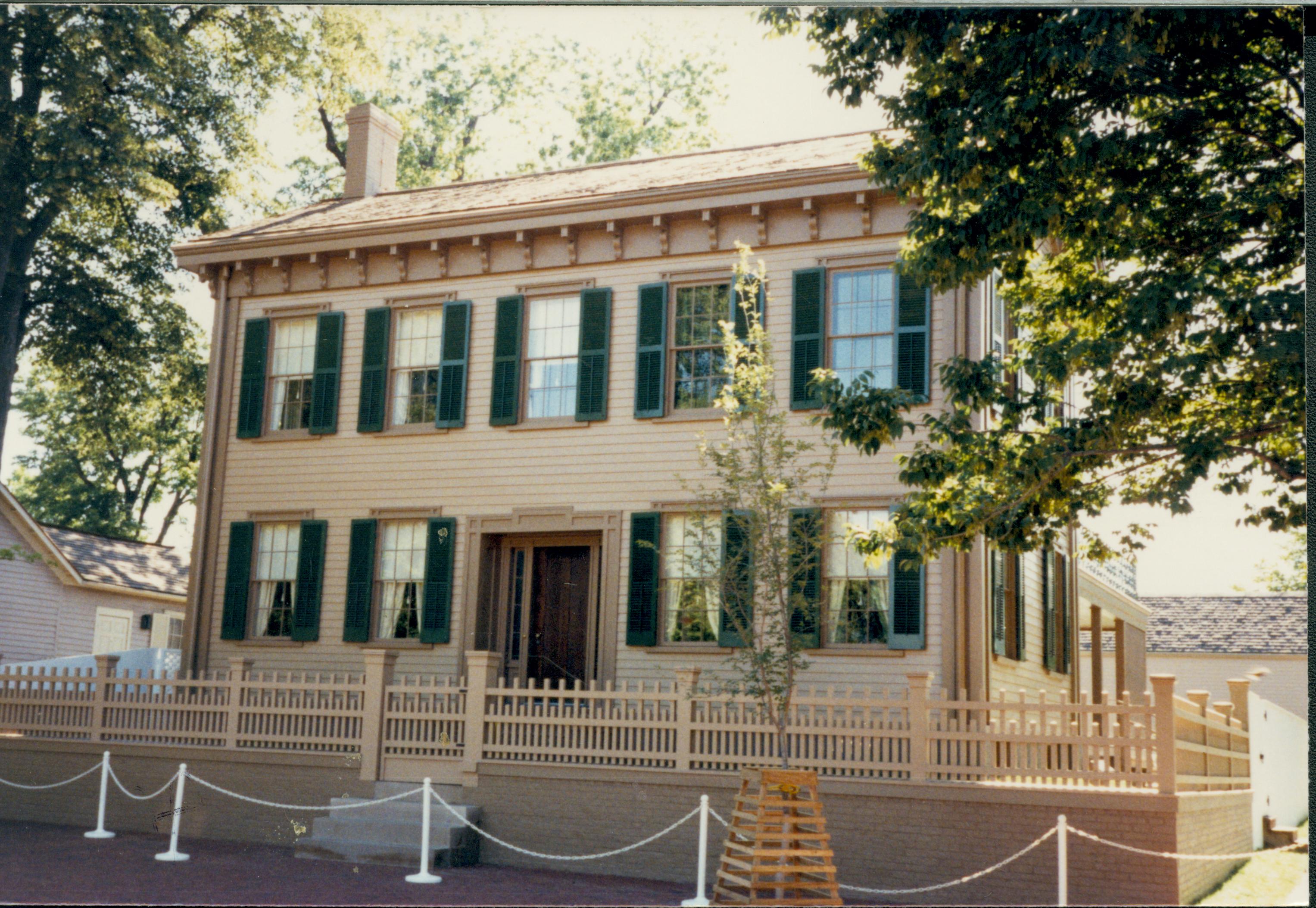 NA Lincoln, home, front