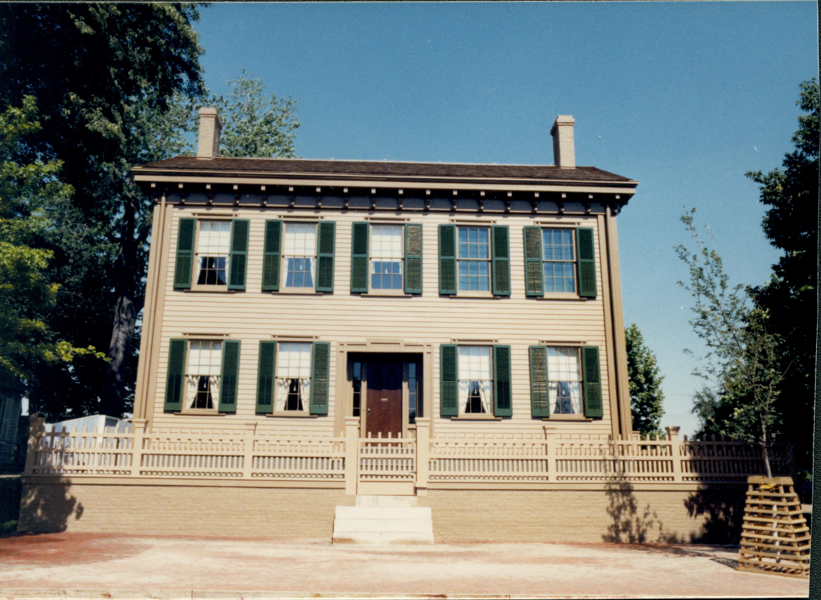 NA Lincoln, home, front