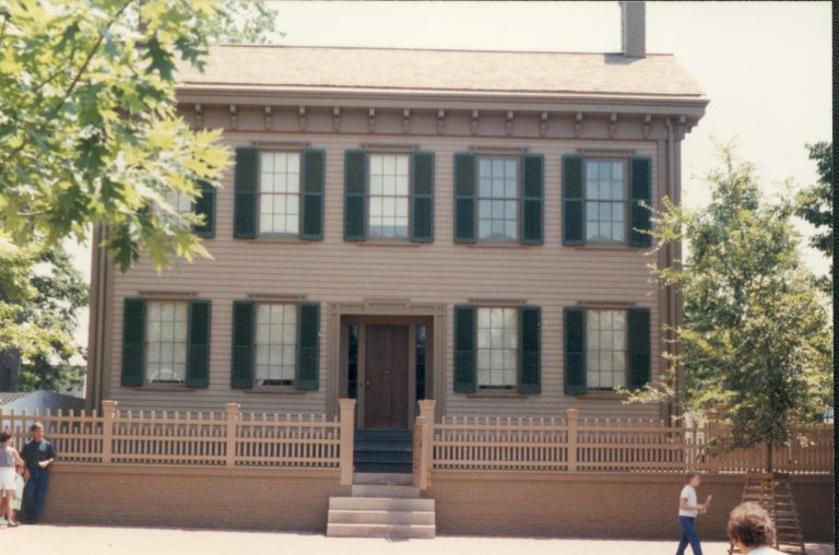 NA Lincoln, home, front