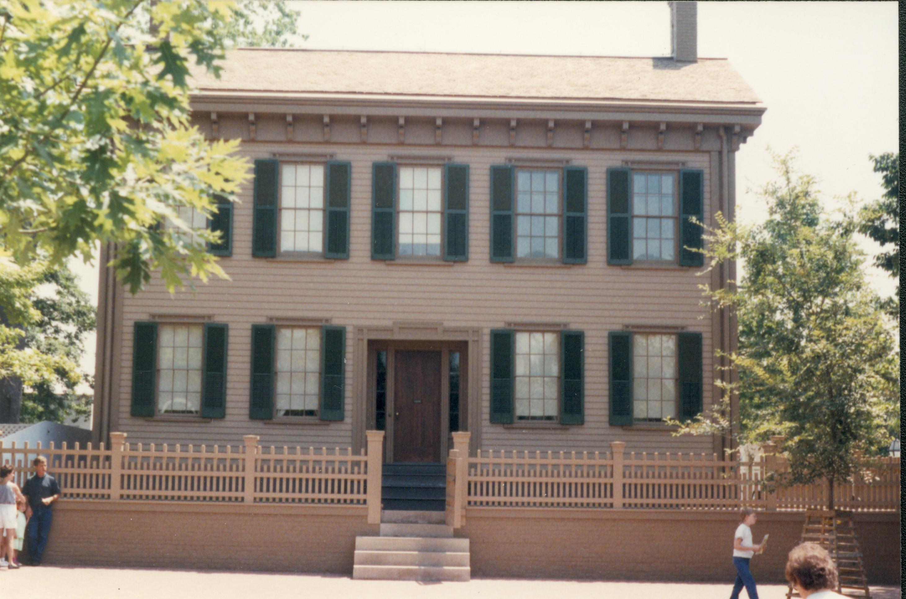 NA Lincoln, home, front