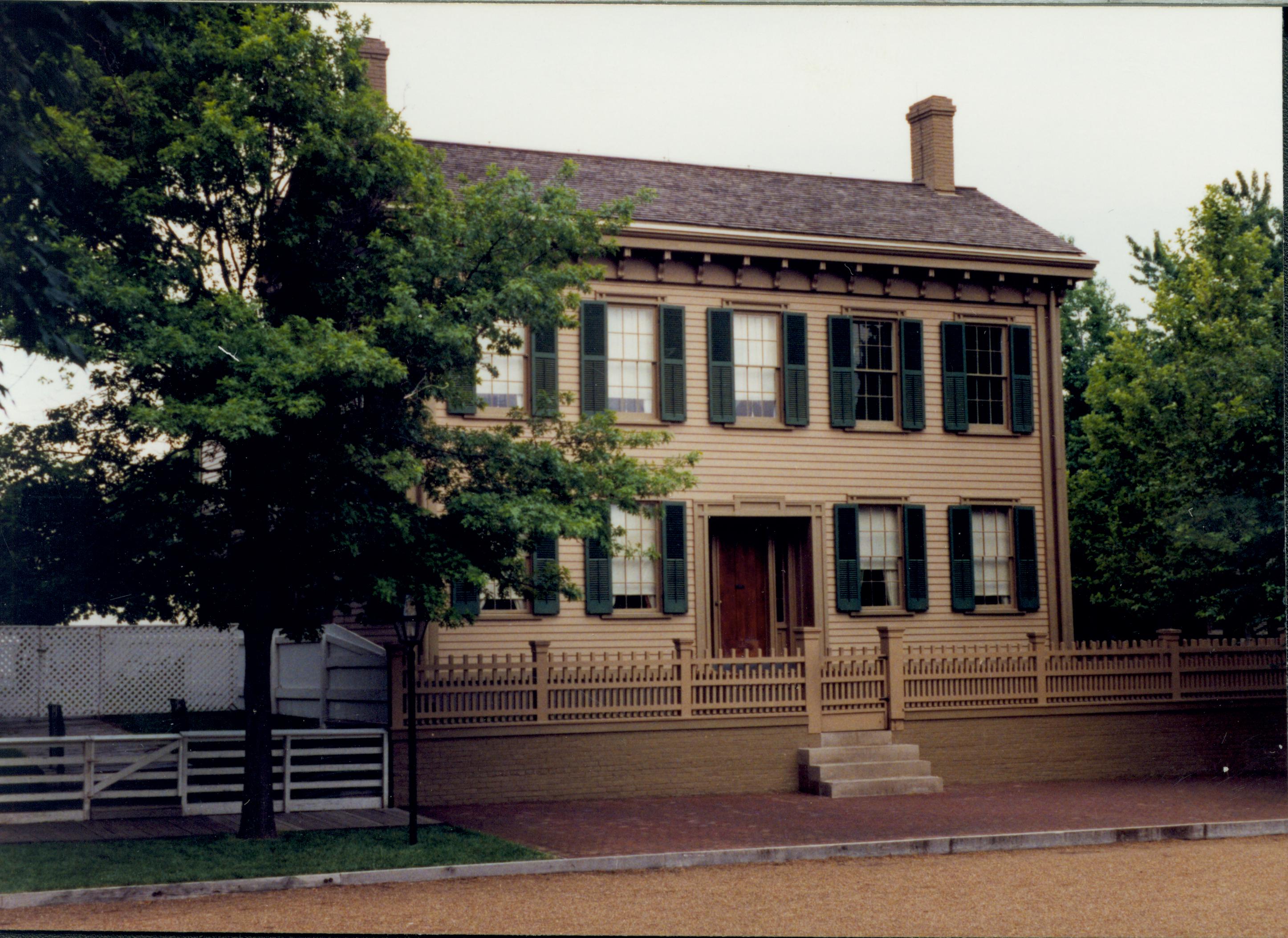 NA Lincoln, home, front