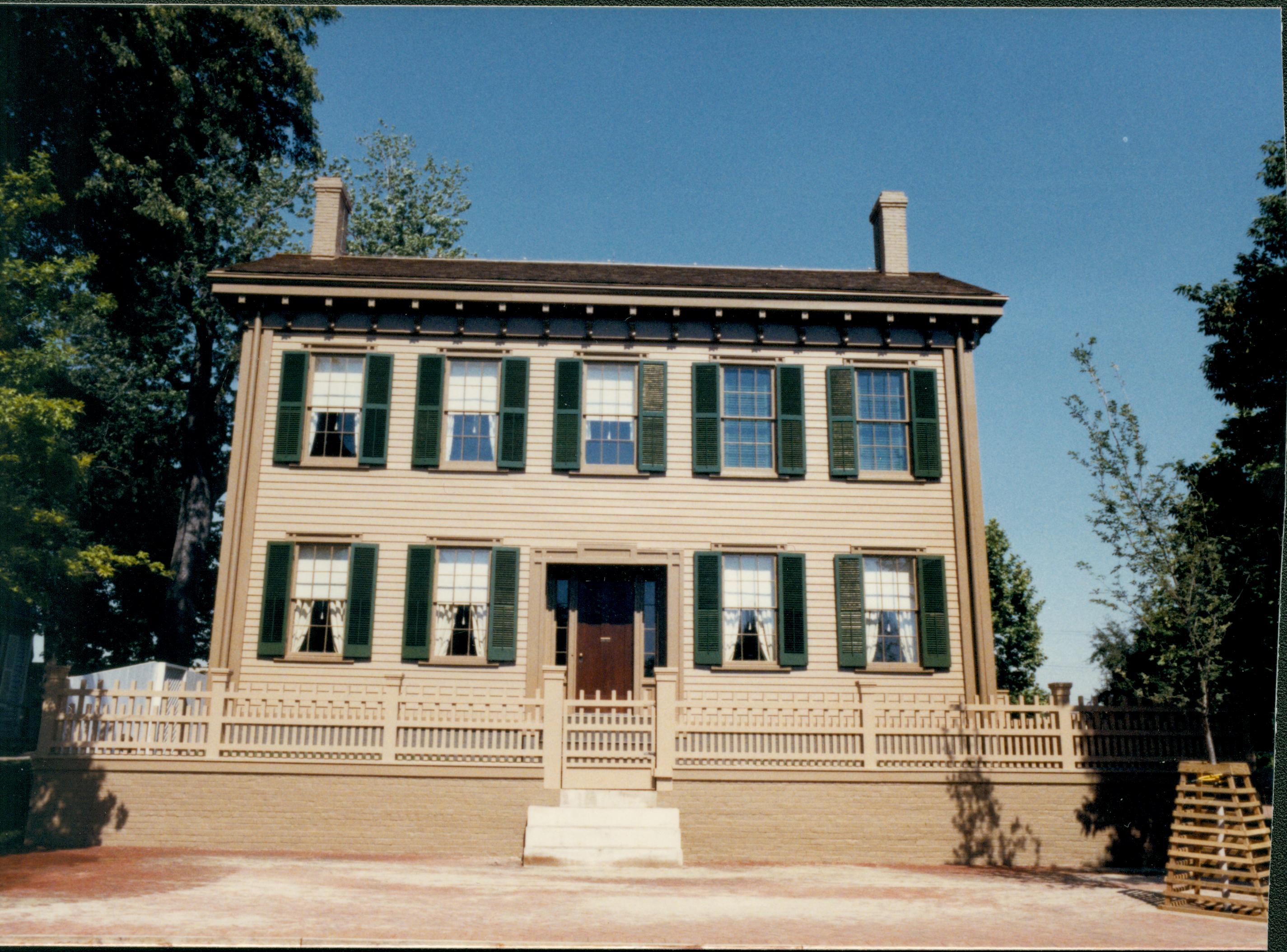 NA Lincoln, home, front