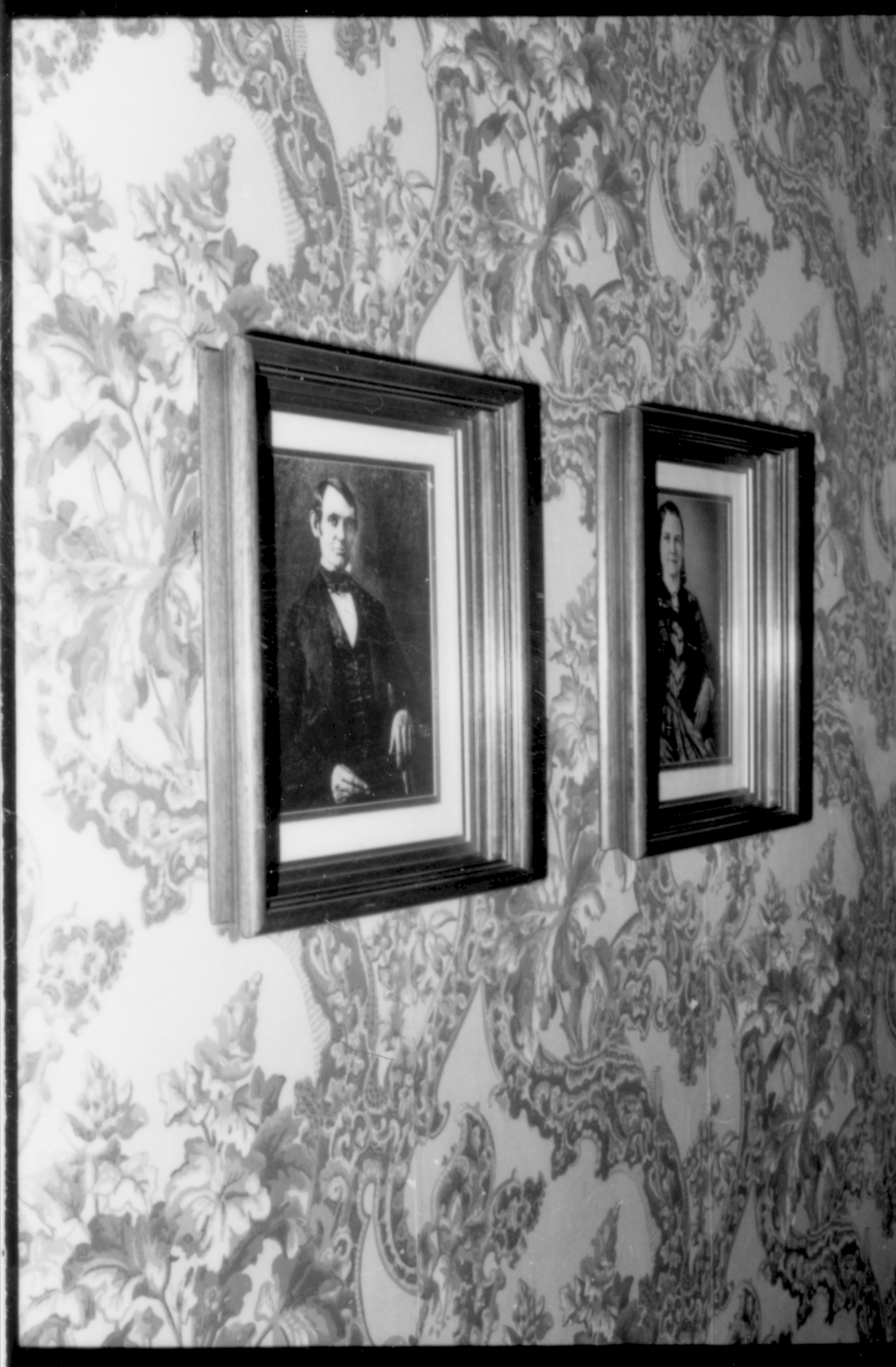 NA Lincoln Home Furniture; 28B Lincoln Home, Sitting Room, Lincoln Portraits