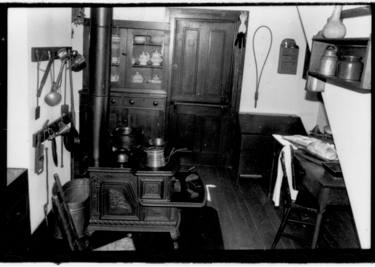 NA Lincoln Home, Kitchen