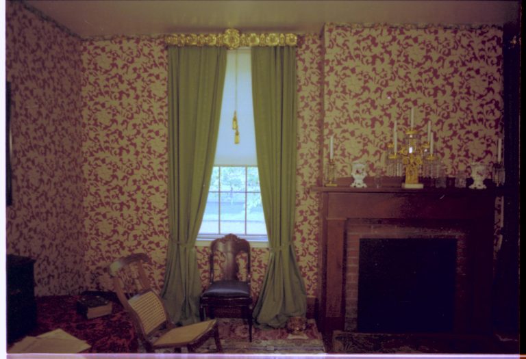 NA 16A Lincoln Home, Sitting Room