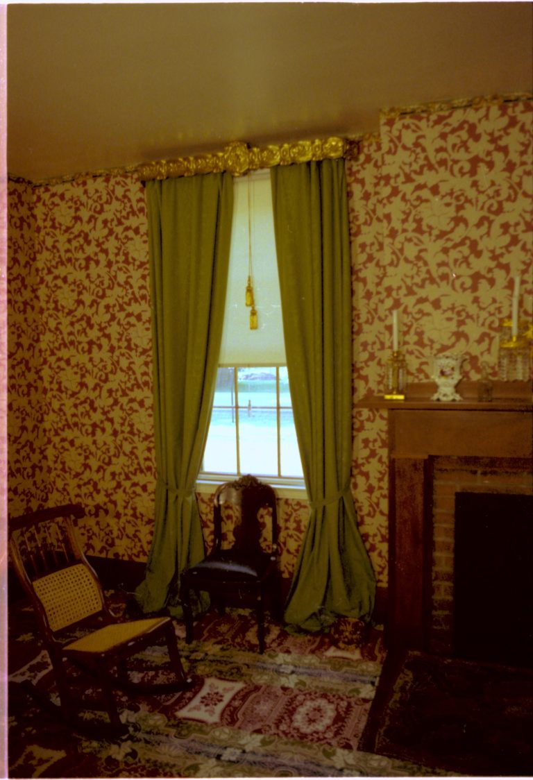 NA 16A Lincoln Home, Sitting Room