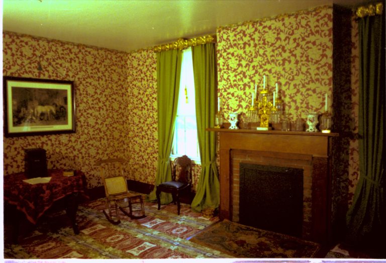 NA 16A Lincoln Home, Sitting Room