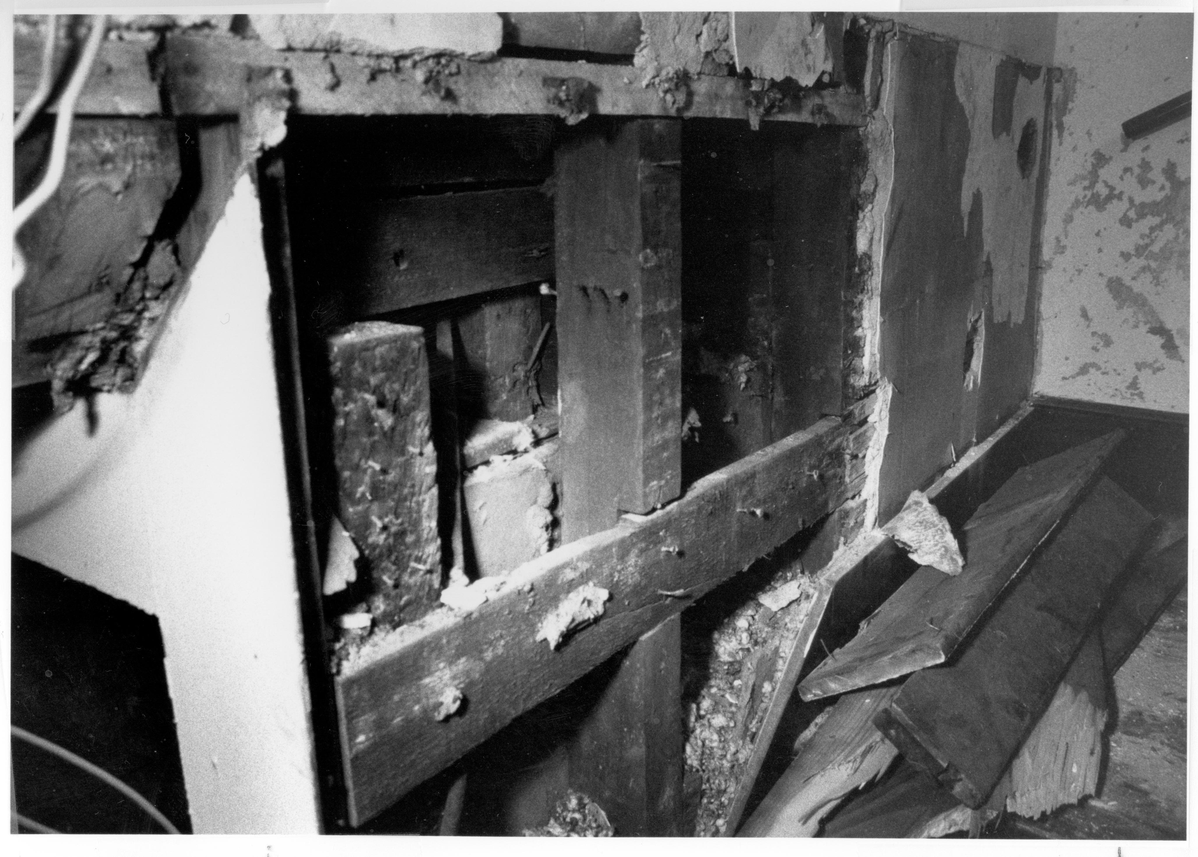 Photo: page 4 Actual Size Lincoln Home, Restoration, Interior