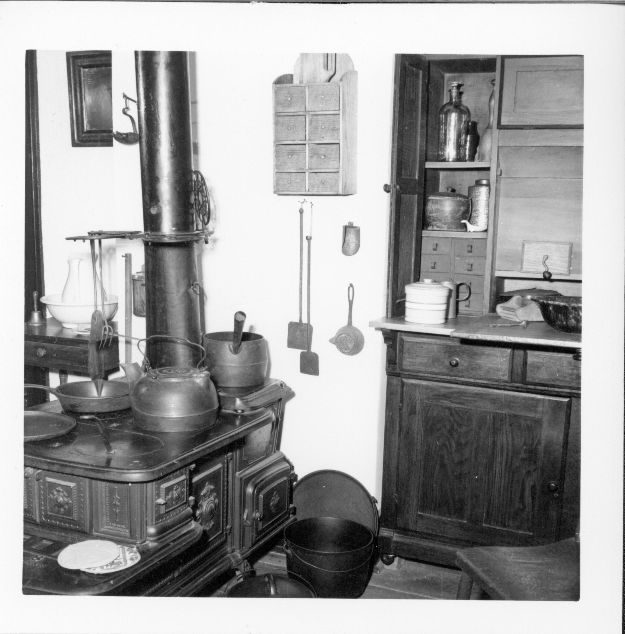 Kitchen Stove neg.#12, see class.#7 Lincoln, Home, kitchen, stove