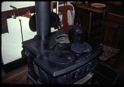 Kitchen 105, 4E.4 Lincoln Home, Kitchen, stove