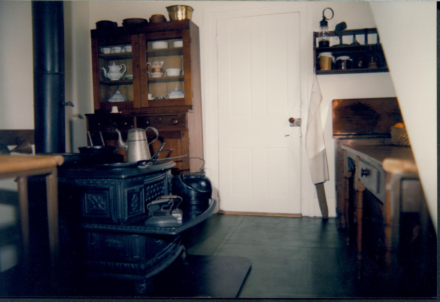 NA Lincoln Home, Kitchen, stove, door