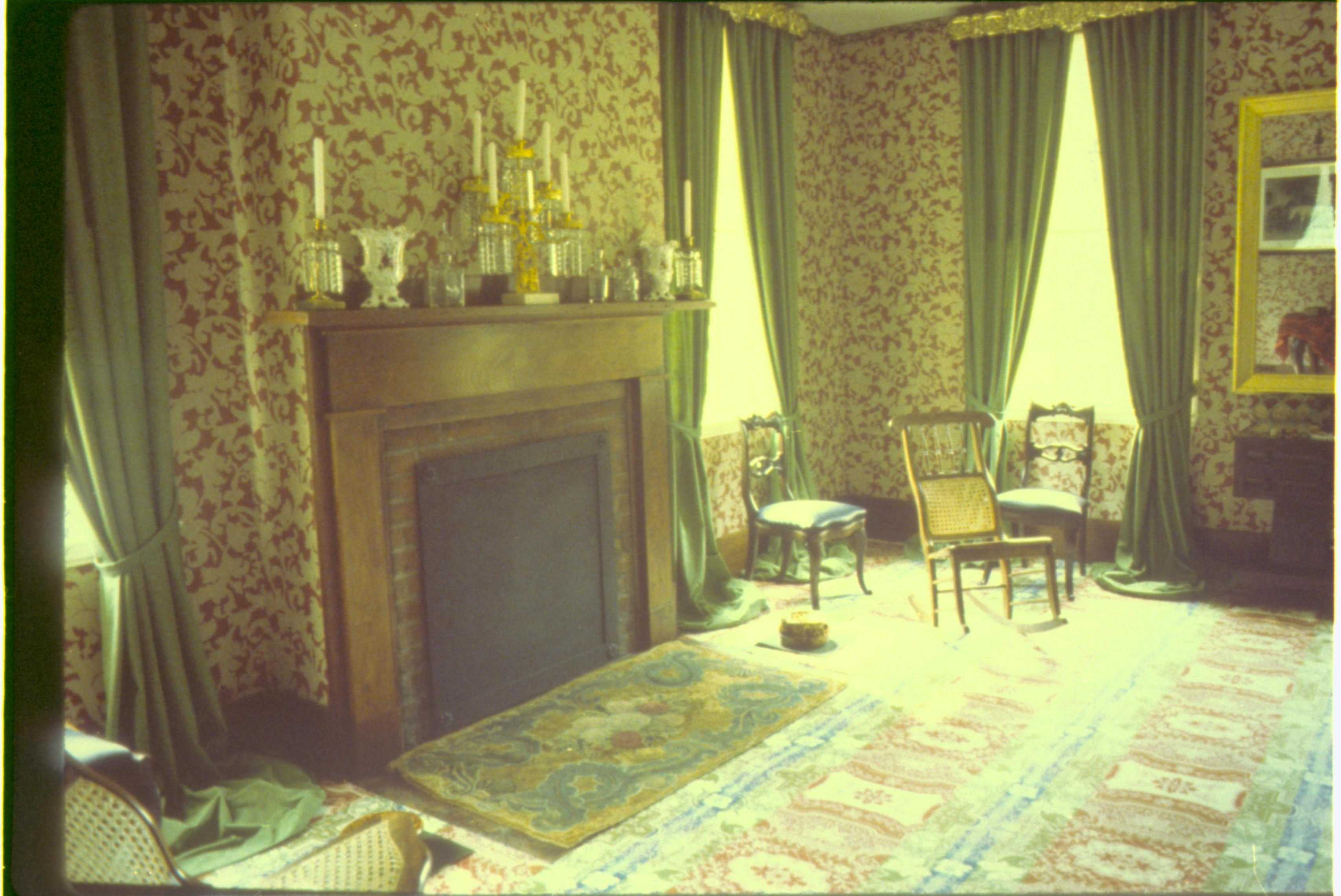 NA 103A Lincoln, Home, sitting room