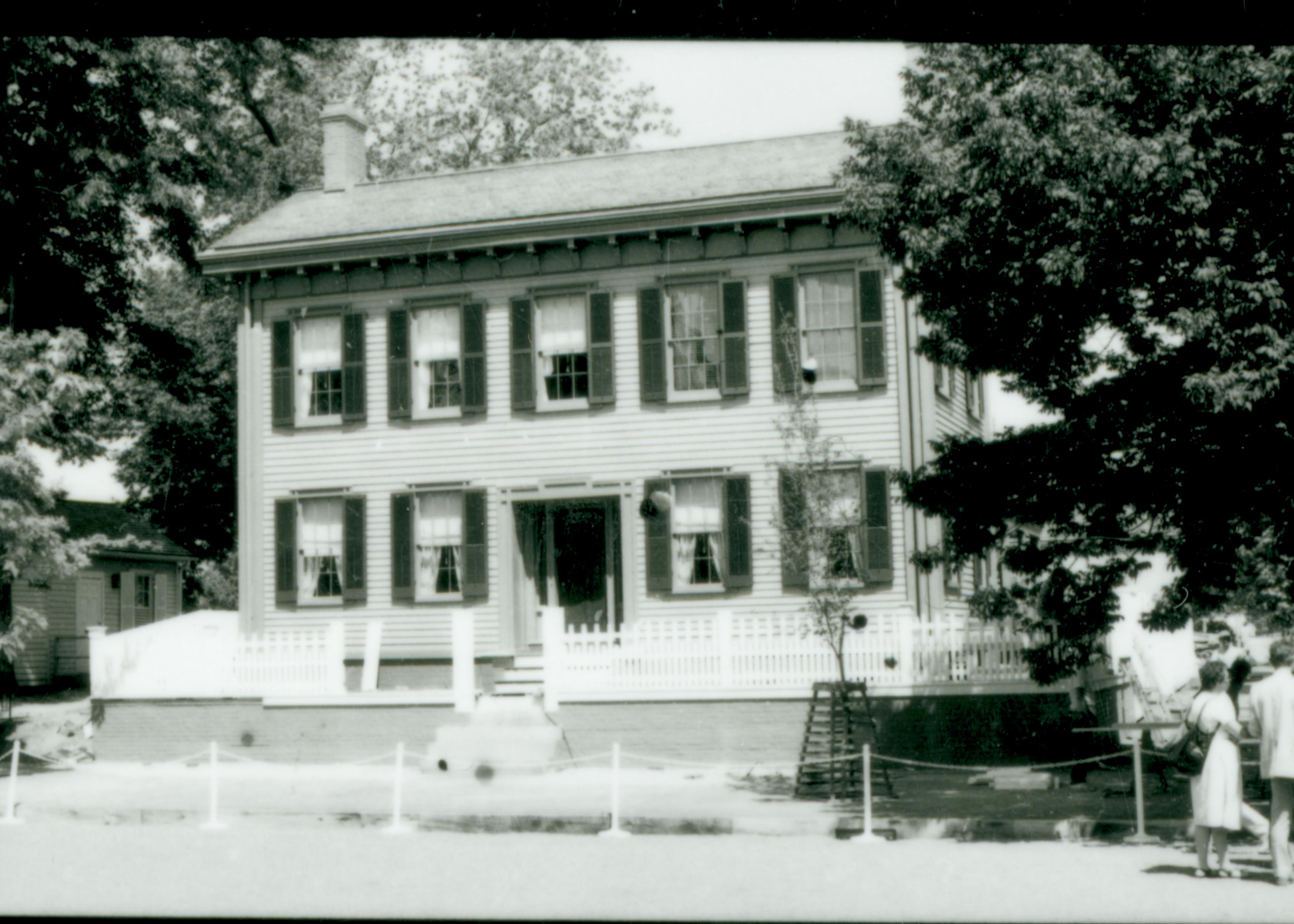 NA Lincoln, Home, restoration, front, fence