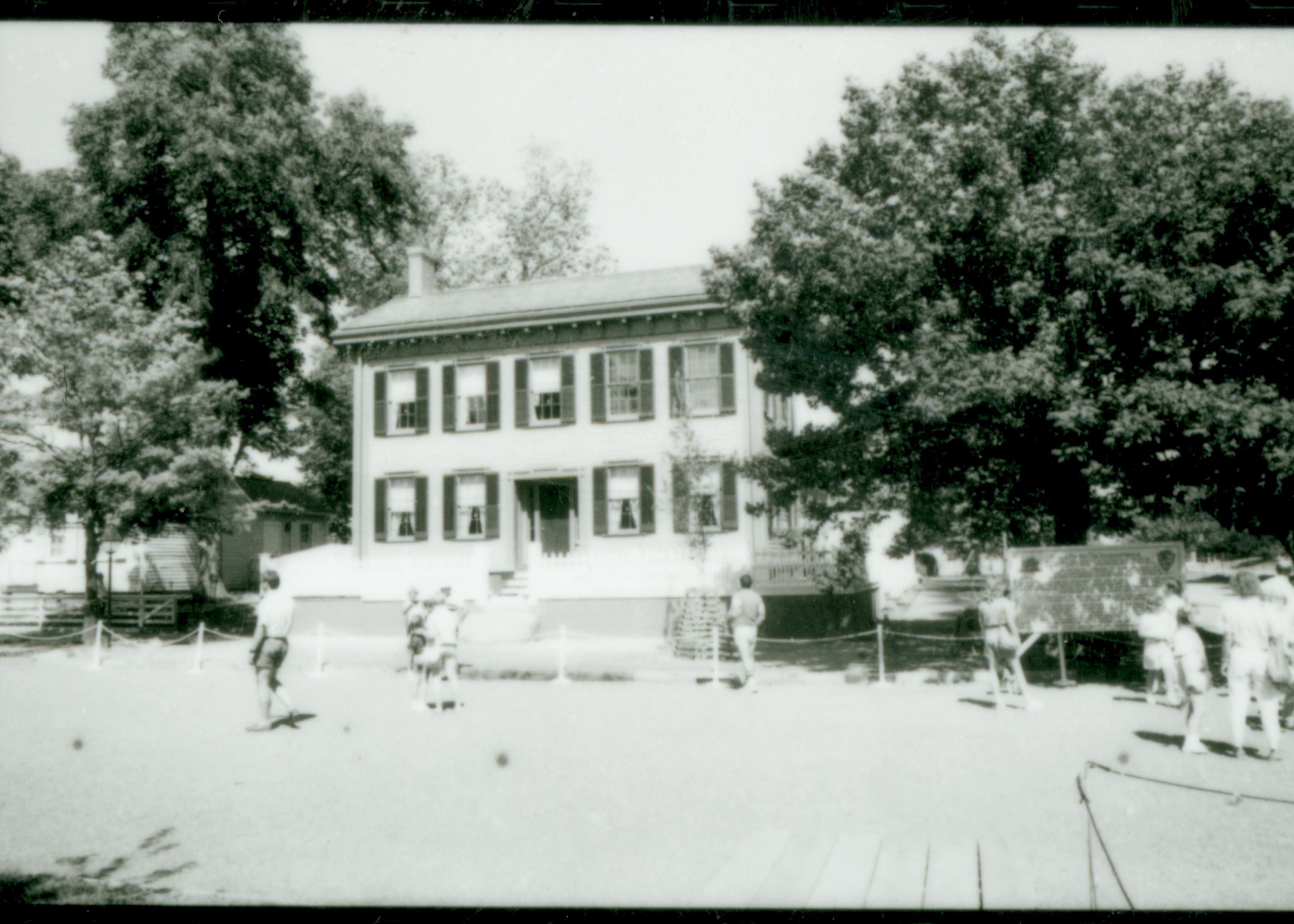 NA Lincoln, Home, restoration, front, fence