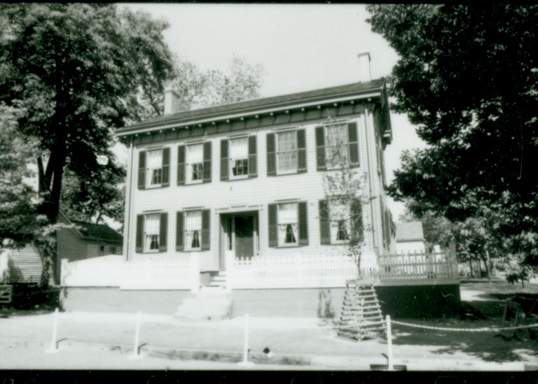 NA Lincoln, Home, restoration, front, fence