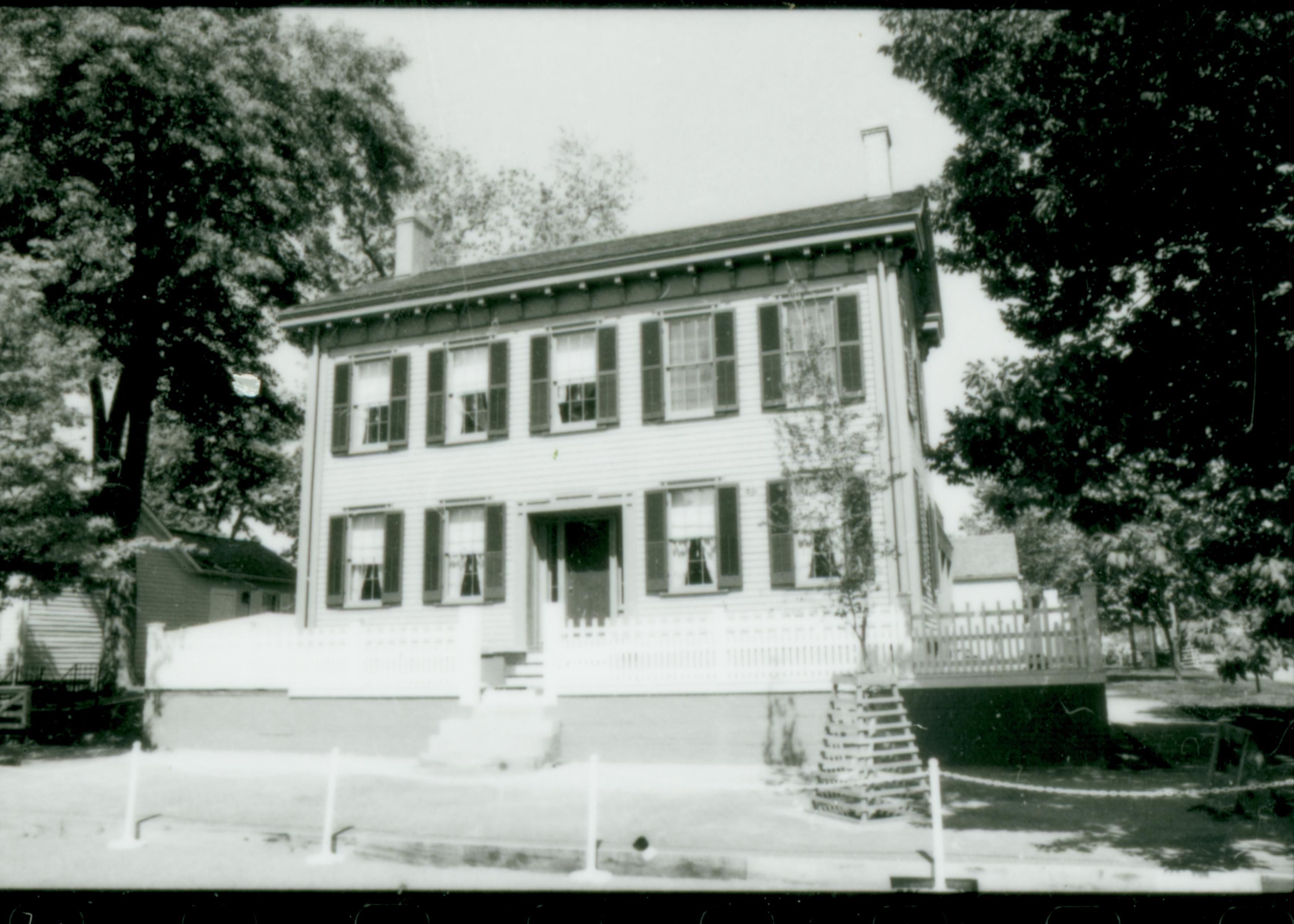 NA Lincoln, Home, restoration, front, fence