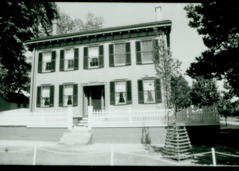 NA Lincoln, Home, restoration, front, fence