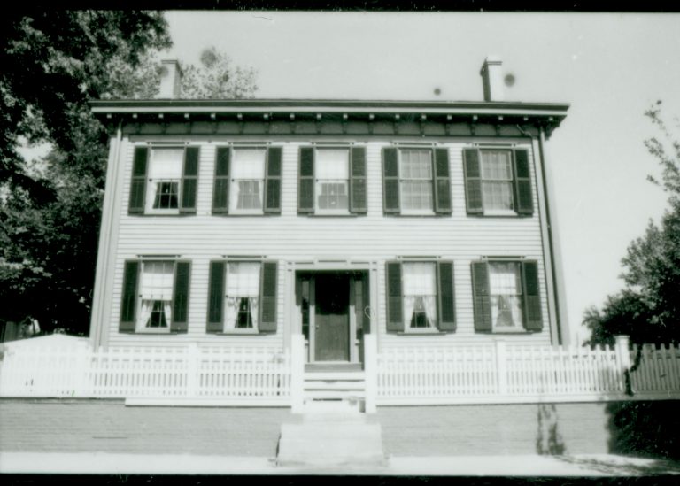 NA Lincoln, Home, restoration, front, fence