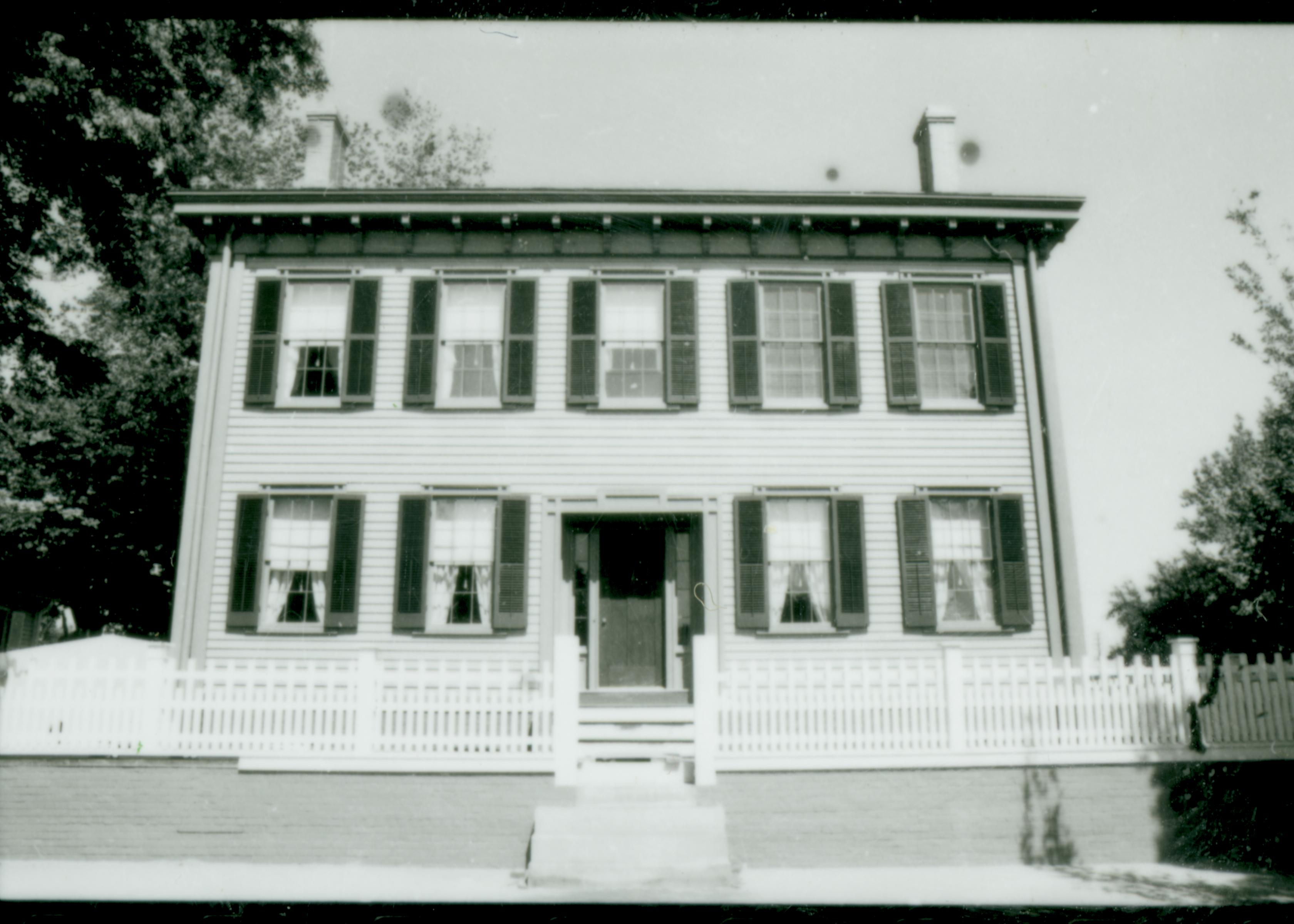 NA Lincoln, Home, restoration, front, fence