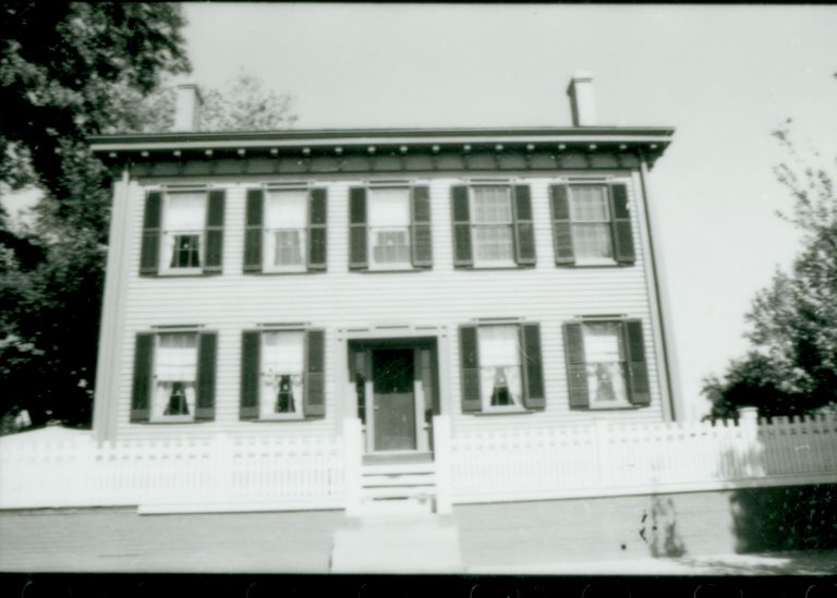 NA Lincoln, Home, restoration, front, fence