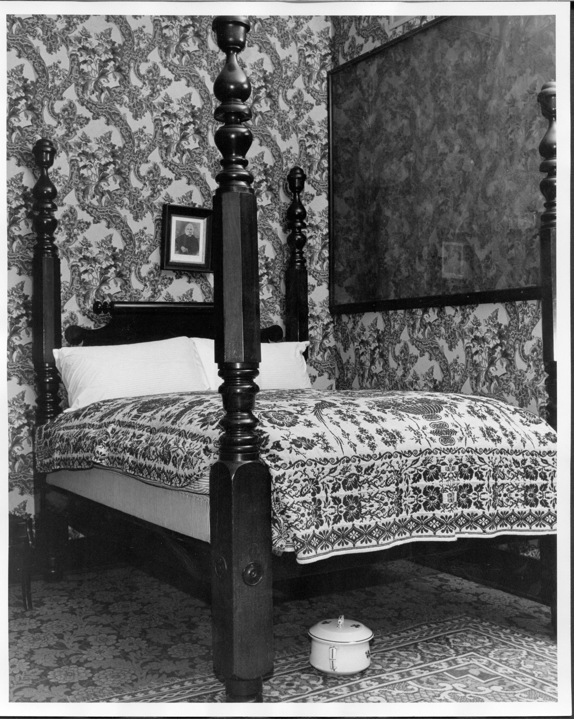 NA Lincoln Bedroom, class 7, picture 12 Lincoln Home, Bedroom, bed, pot