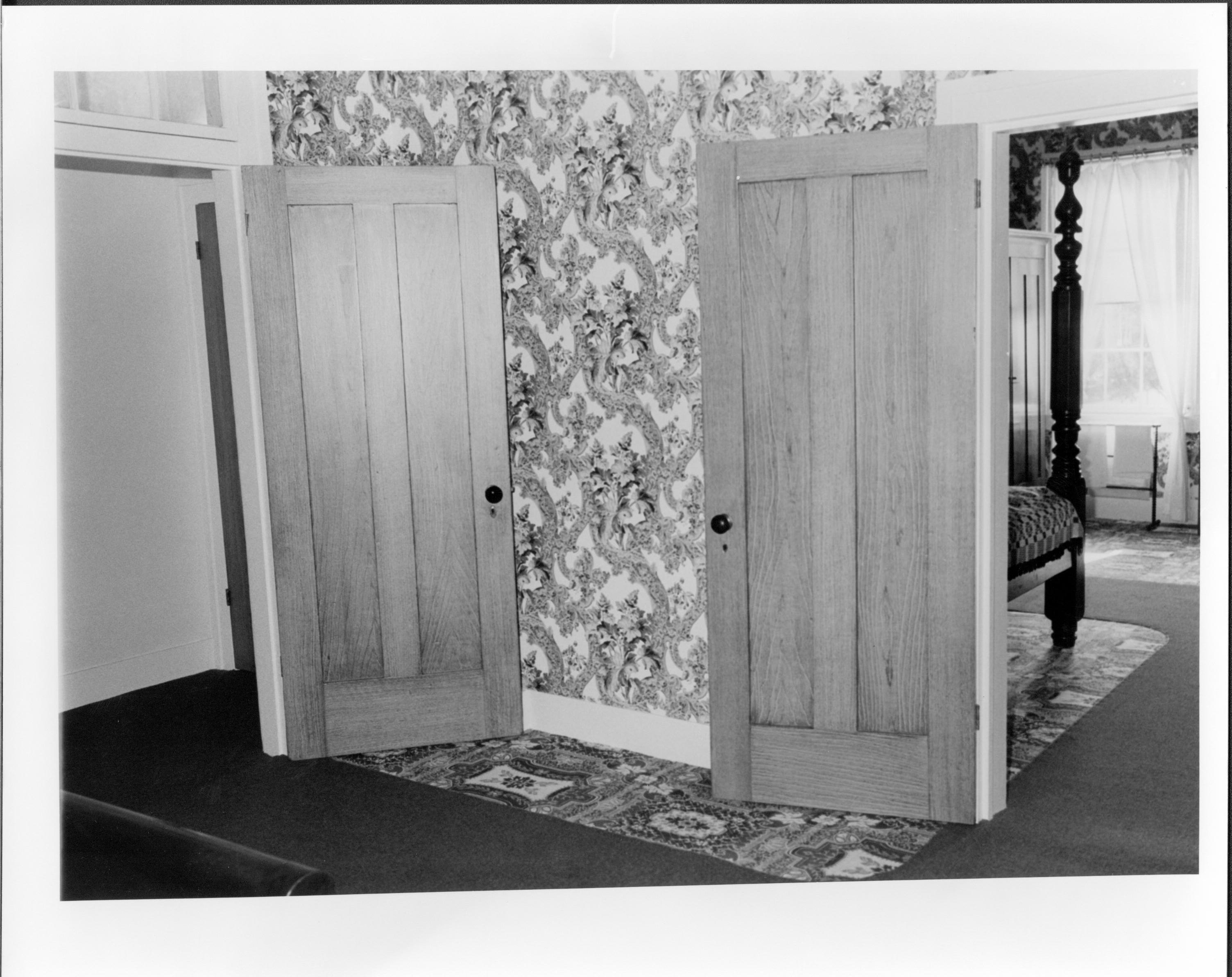 Mrs. Lincoln's Bedroom Mrs. Lincoln Bedroom, doors