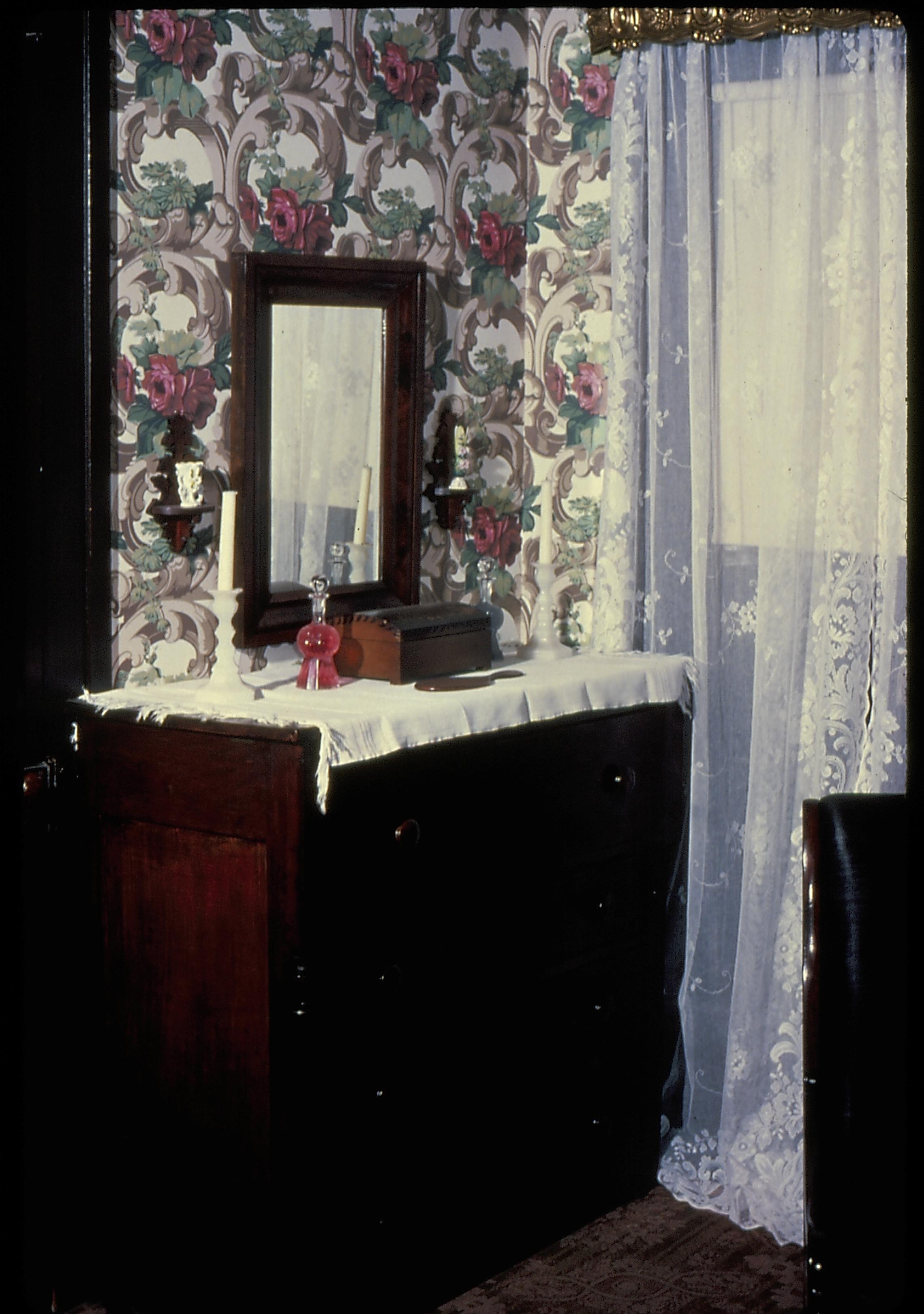 NA Print File Assignment: 202 Mrs. Lincoln Room; 3I.3; 202 Mary's Bedroom, dresser