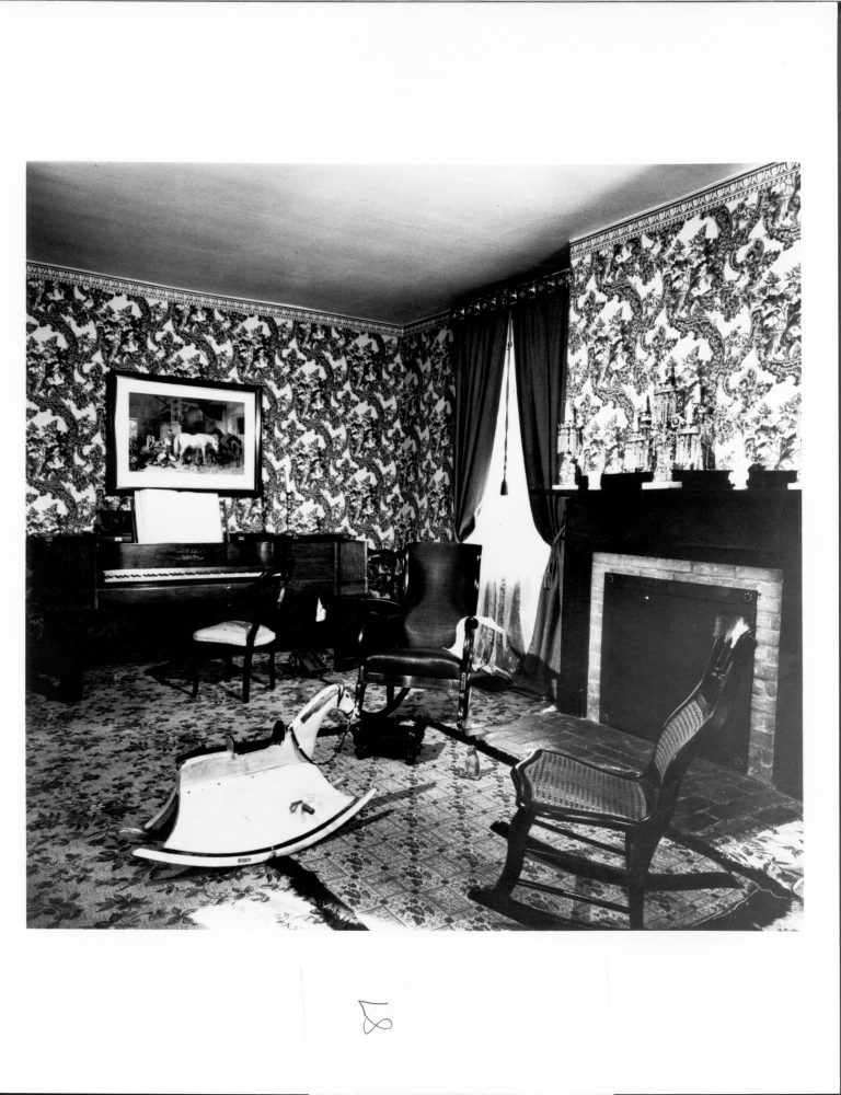 NA 87 Lincoln Home, Sitting Room