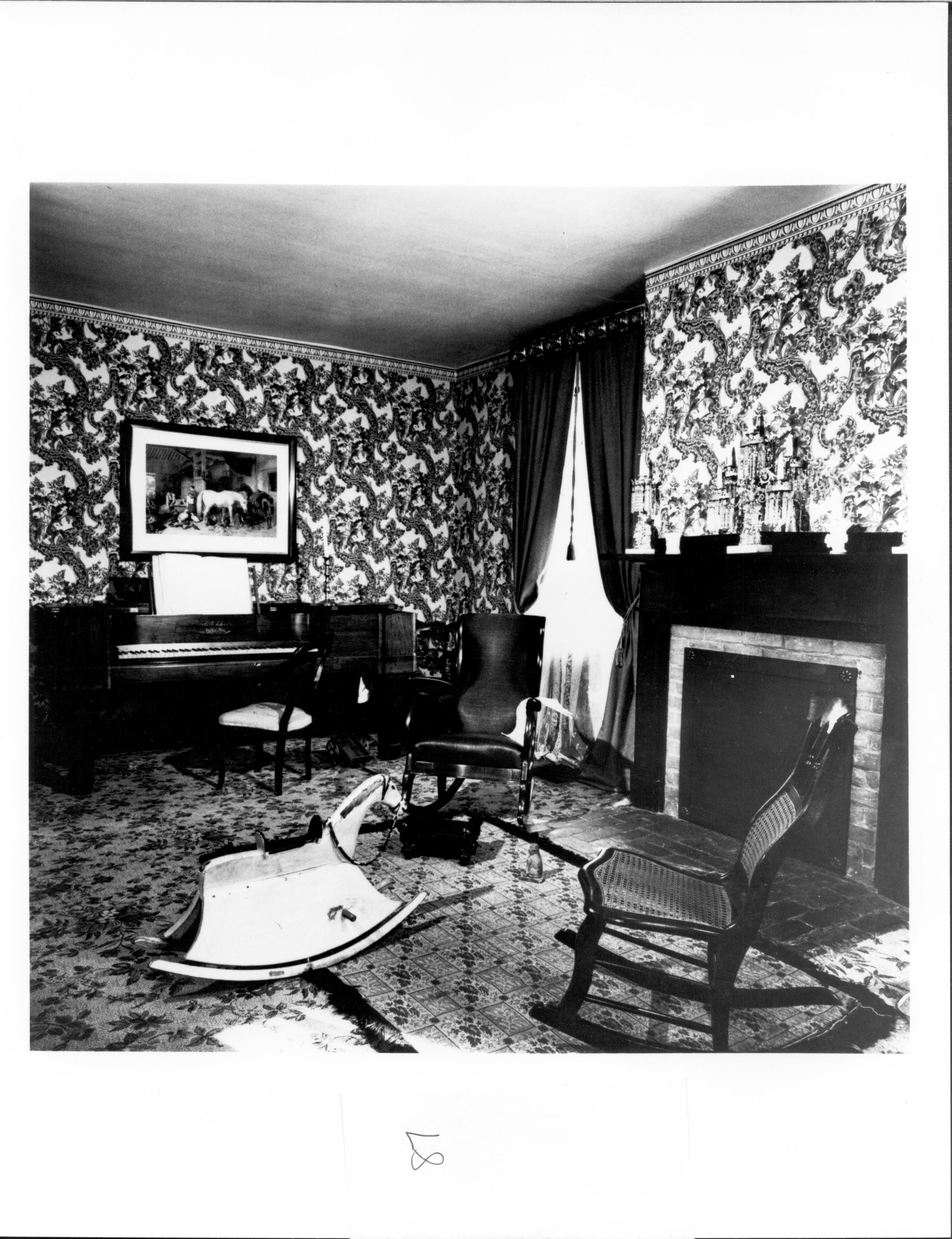 NA 87 Lincoln Home, Sitting Room