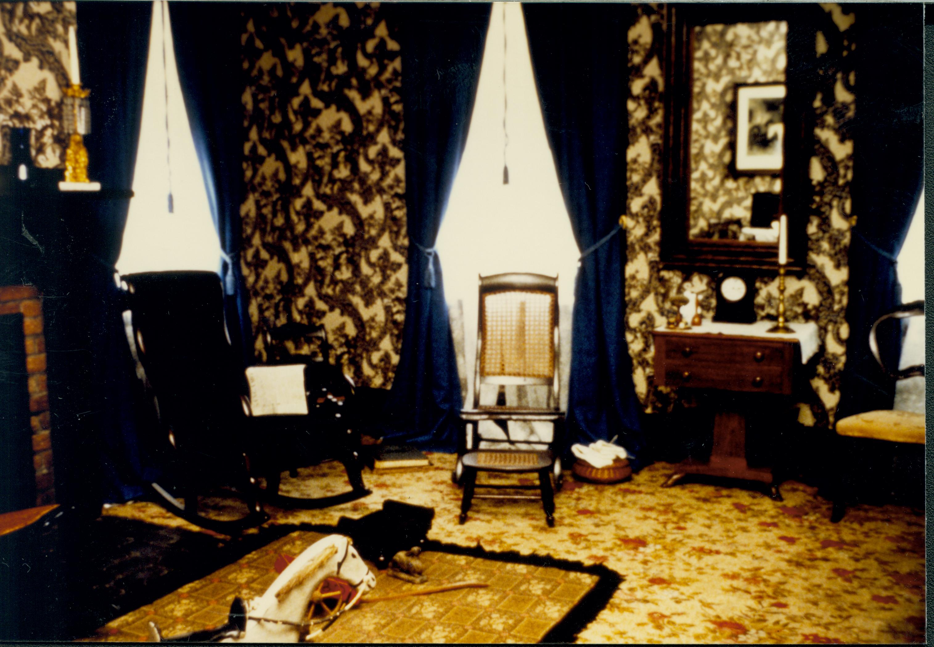 NA Lincoln Home, Sitting Room