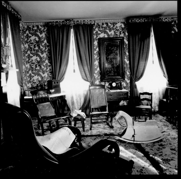 NA Lincoln Home, Sitting Room