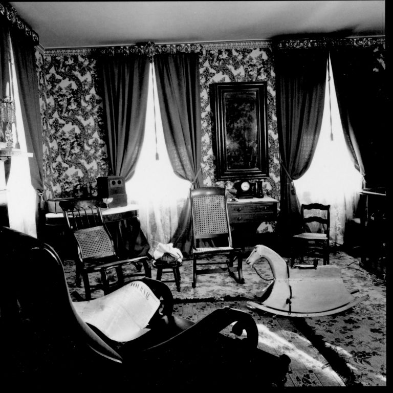 NA Lincoln Home, Sitting Room