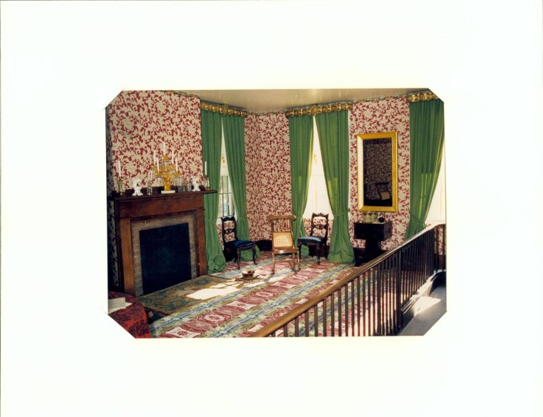 NA Lincoln Home, Sitting Room