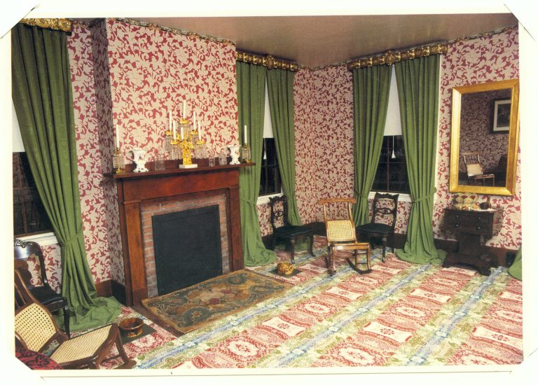 NA Lincoln Home, Sitting Room