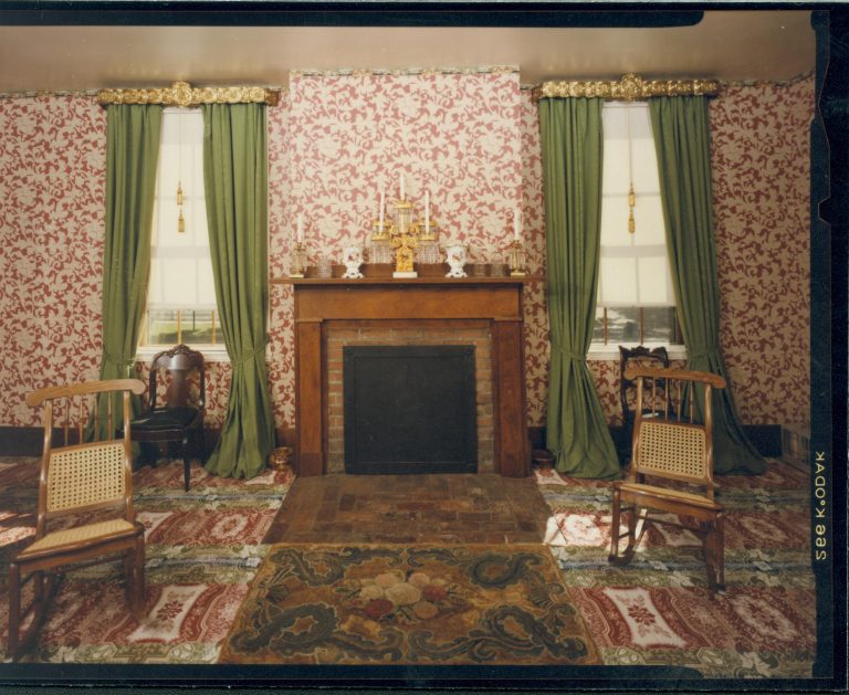 NA PSC; 12 Lincoln Home, Sitting Room
