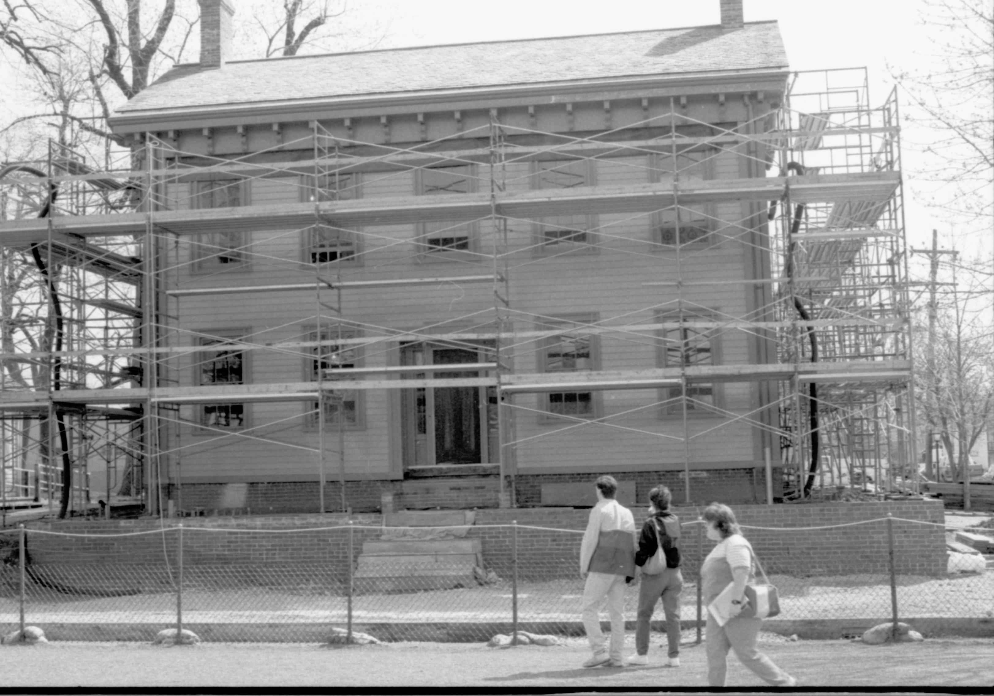 NA Lincoln, Home, Restoration, front, scaffolding