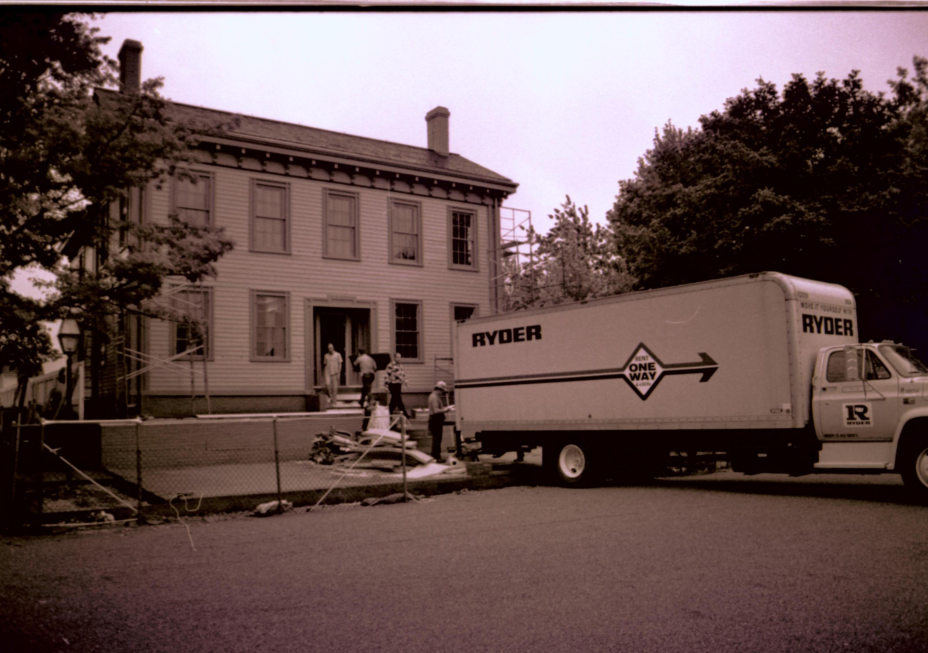 NA Lincoln, Home, restoration, ryder, truck, moving, front