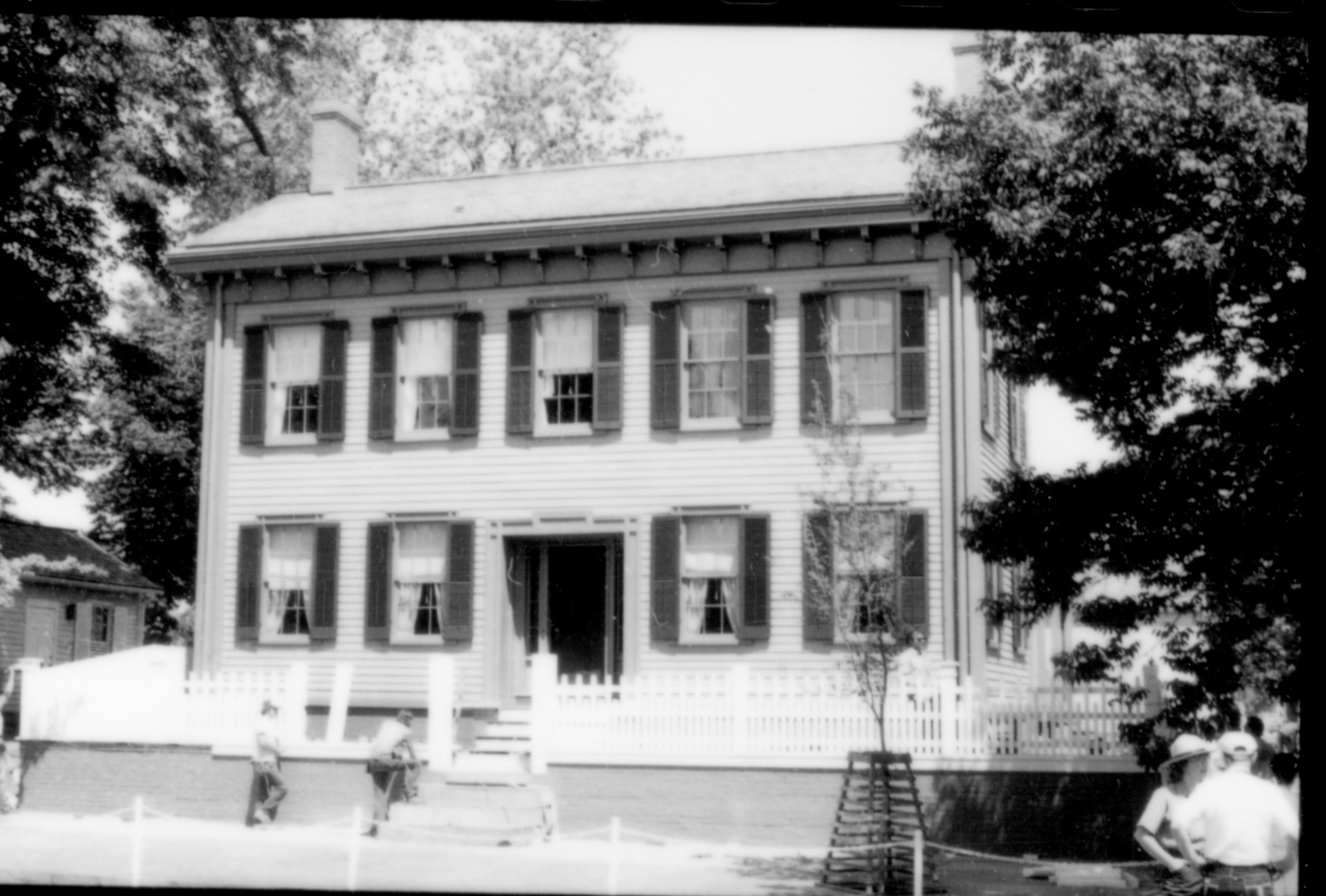NA Lincoln, Home, Restoration, Fence, Workers
