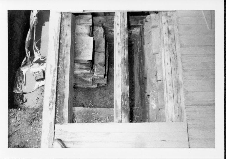 NA 17-Jul Lincoln, Home, Restoration