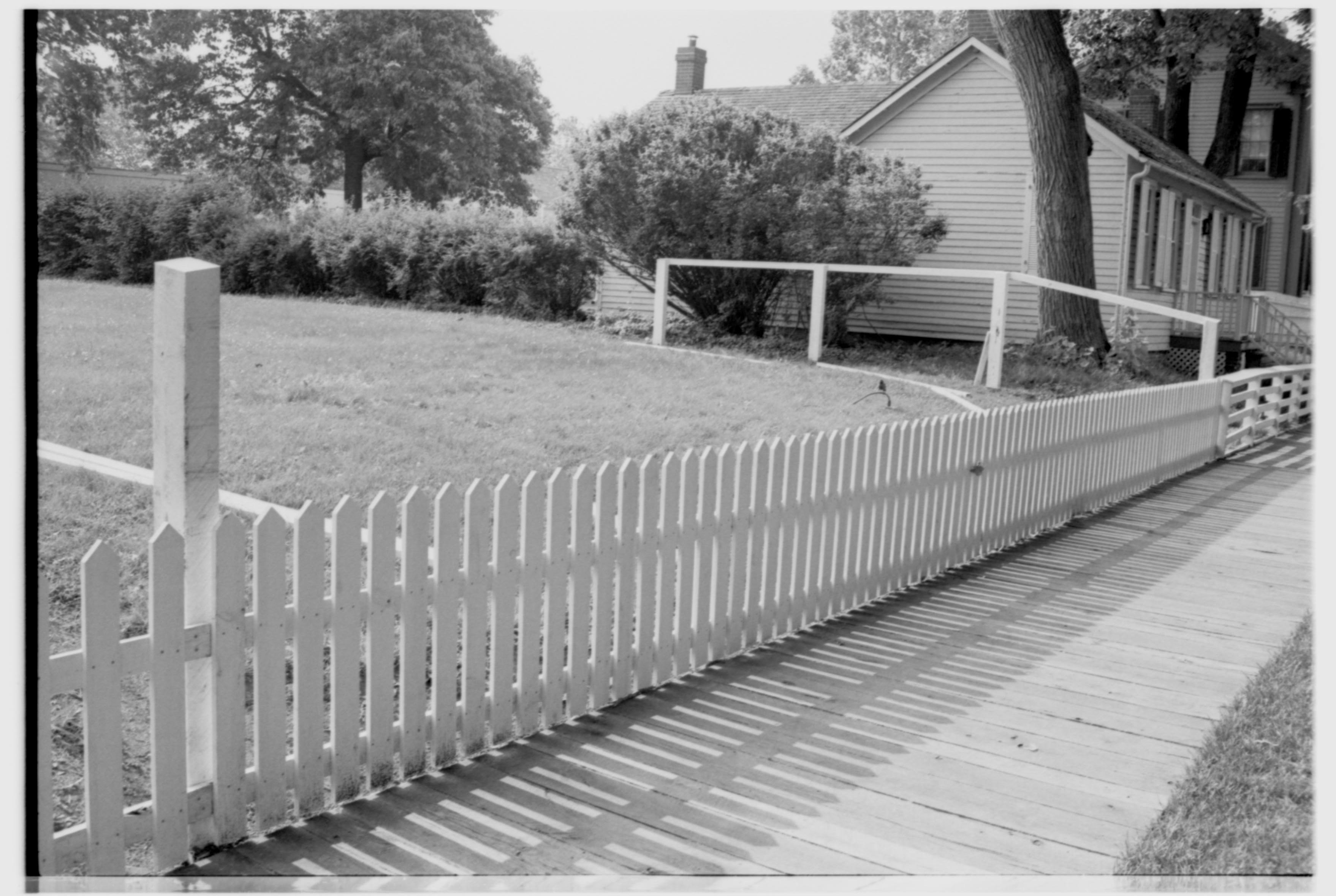 New vertical picket fence 23 Block 10, Lot 5, Picket, Fence