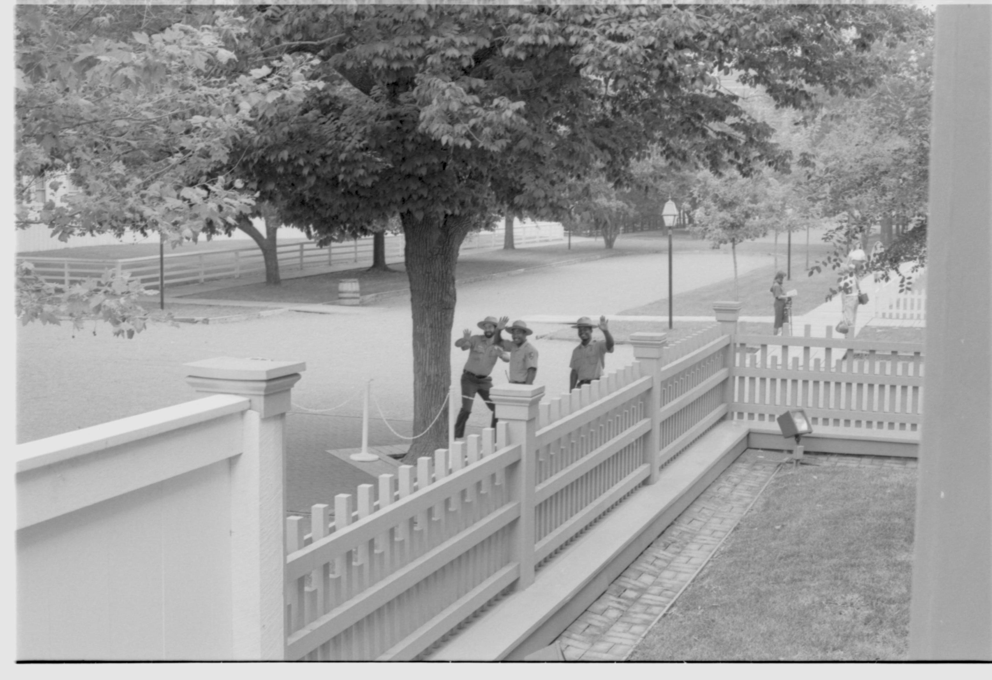 NA Lincoln, Home, Staff, Waving