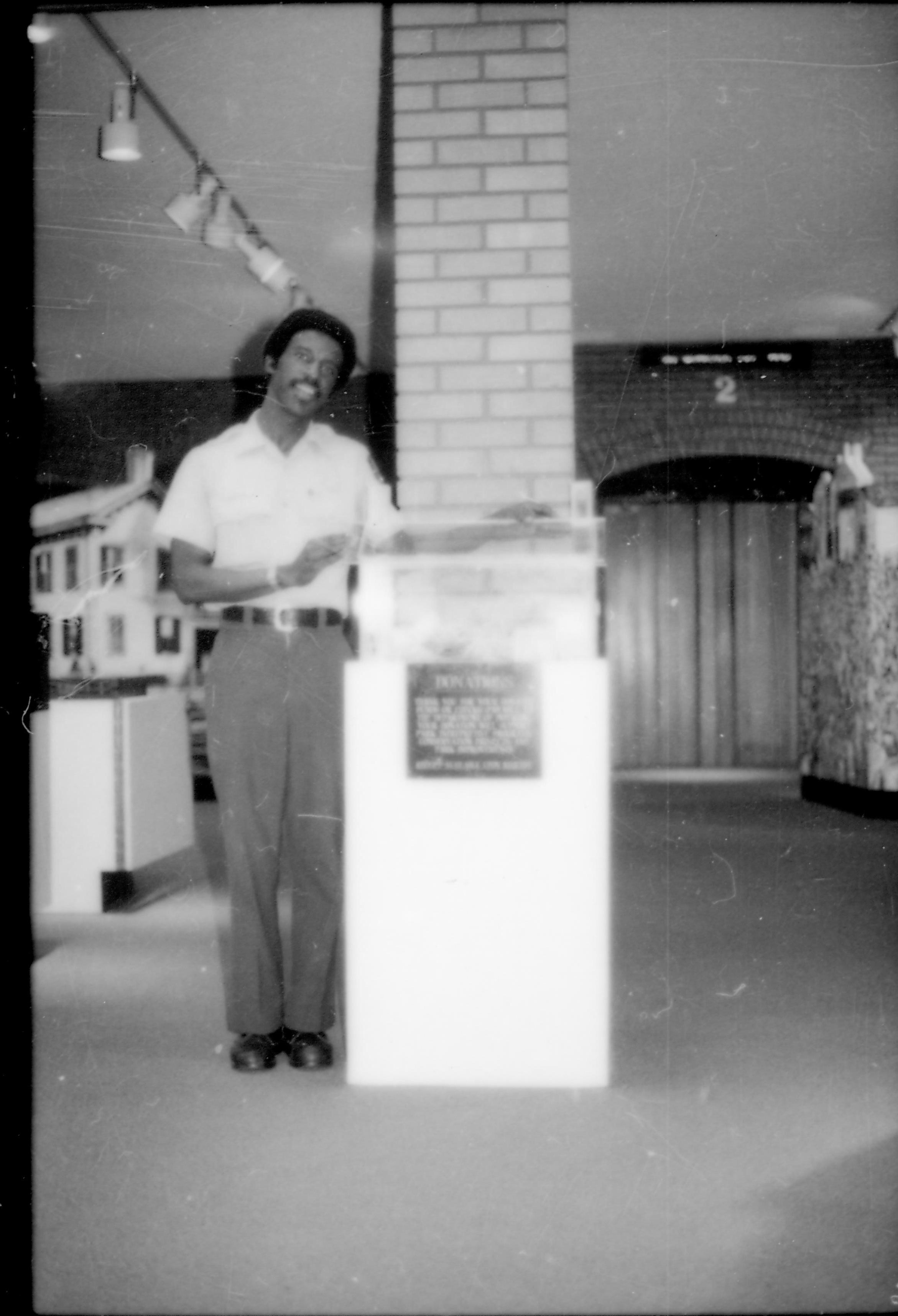 NA File Folder: 1989 - Lincoln Home - Handicap - 114 Visitors Center, Donation Box